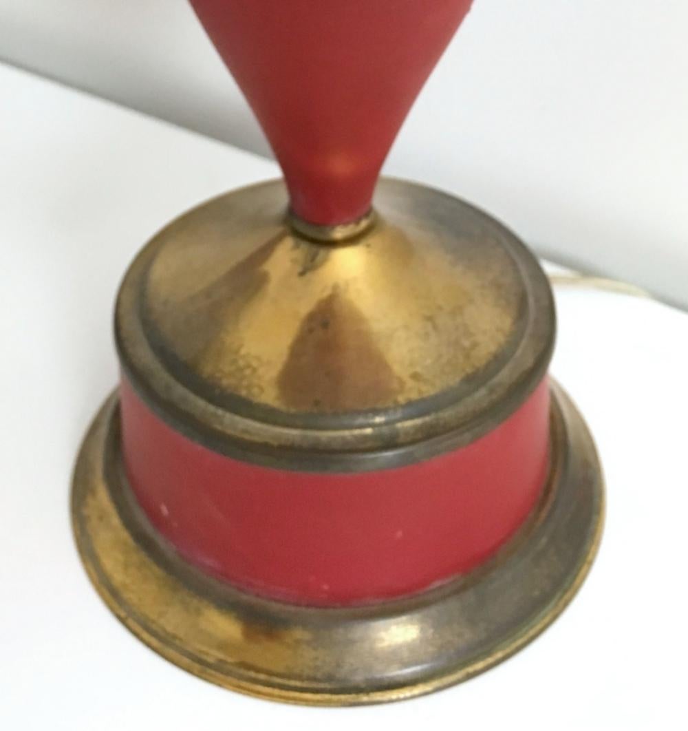 Paar rot lackierte Vintage-Tischlampen aus Metall, Messing und Glas, Italien im Angebot 1