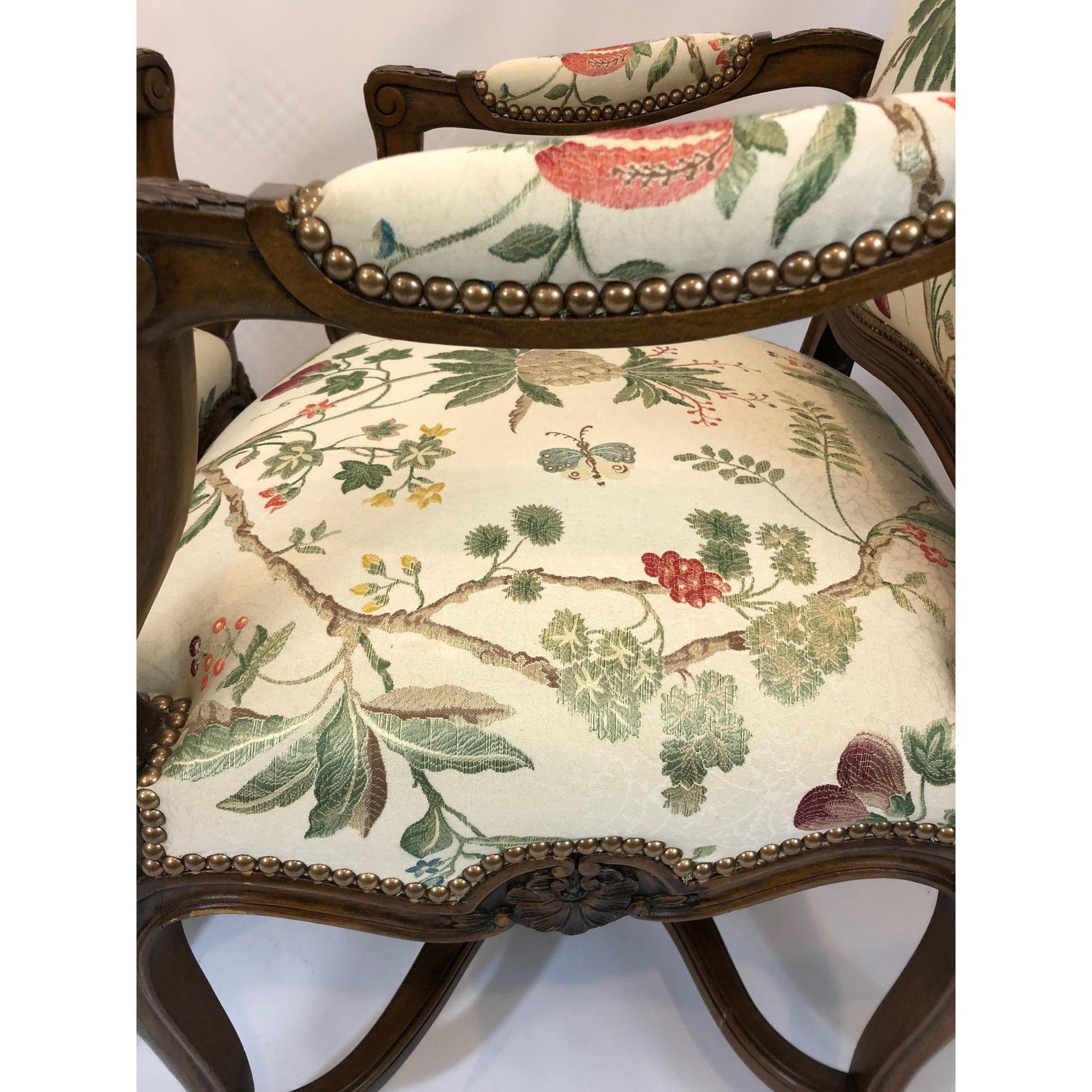 Paar königlich geschnitzte Bergere-Sessel aus Obstholz im französischen Stil, Vintage im Angebot 5