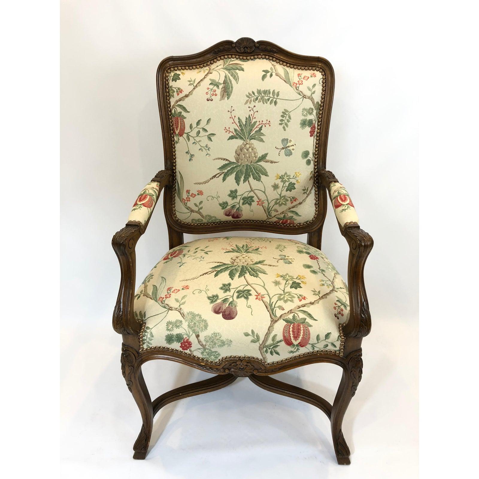 Paar königlich geschnitzte Bergere-Sessel aus Obstholz im französischen Stil, Vintage (Französische Provence) im Angebot