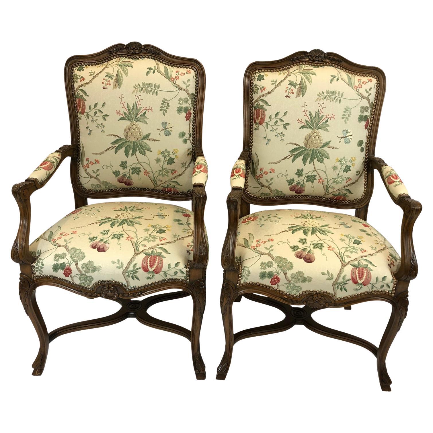 Paar königlich geschnitzte Bergere-Sessel aus Obstholz im französischen Stil, Vintage
