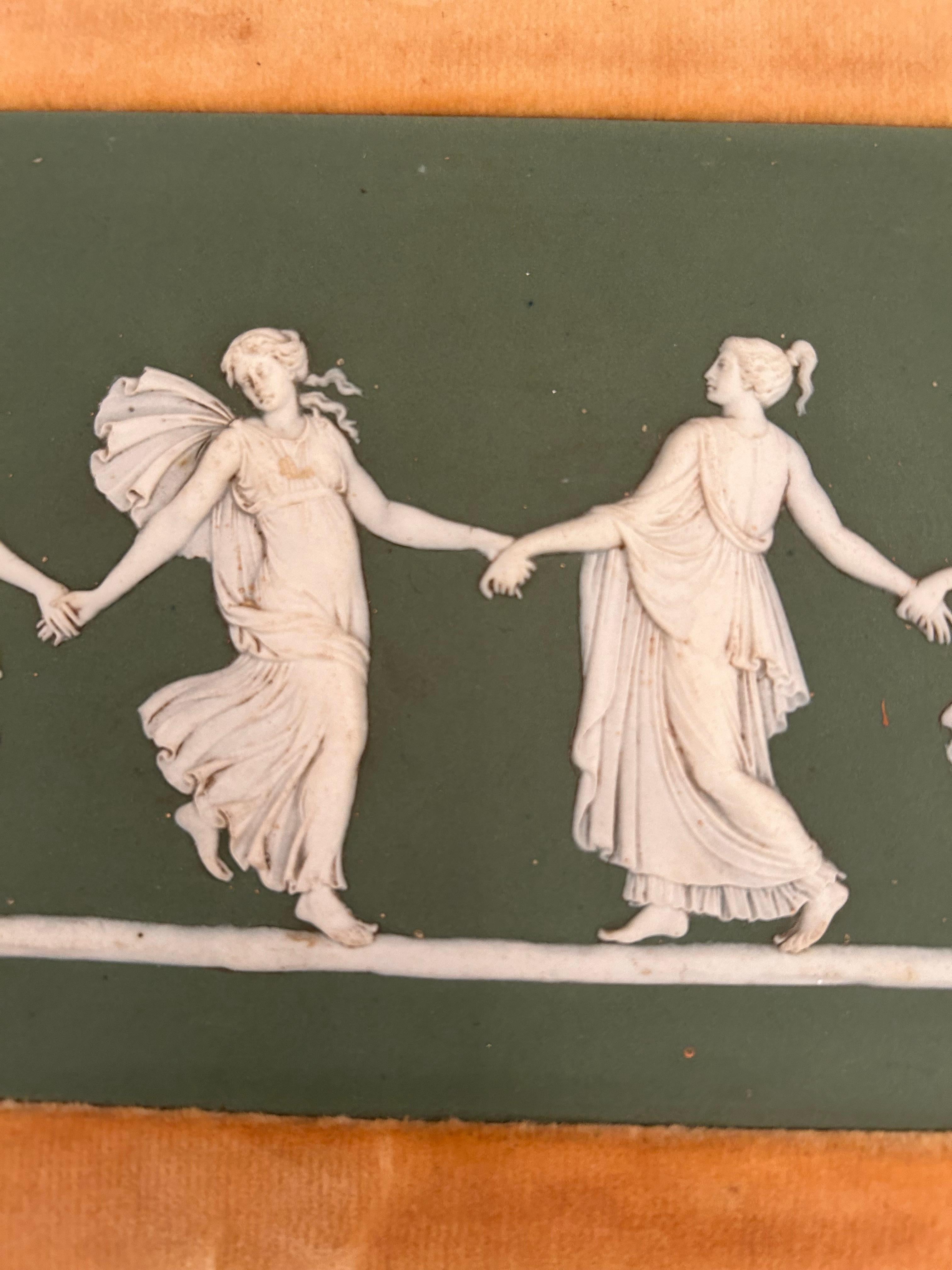 Porcellana Coppia di romantiche figure di Wedgewood d'epoca in vendita