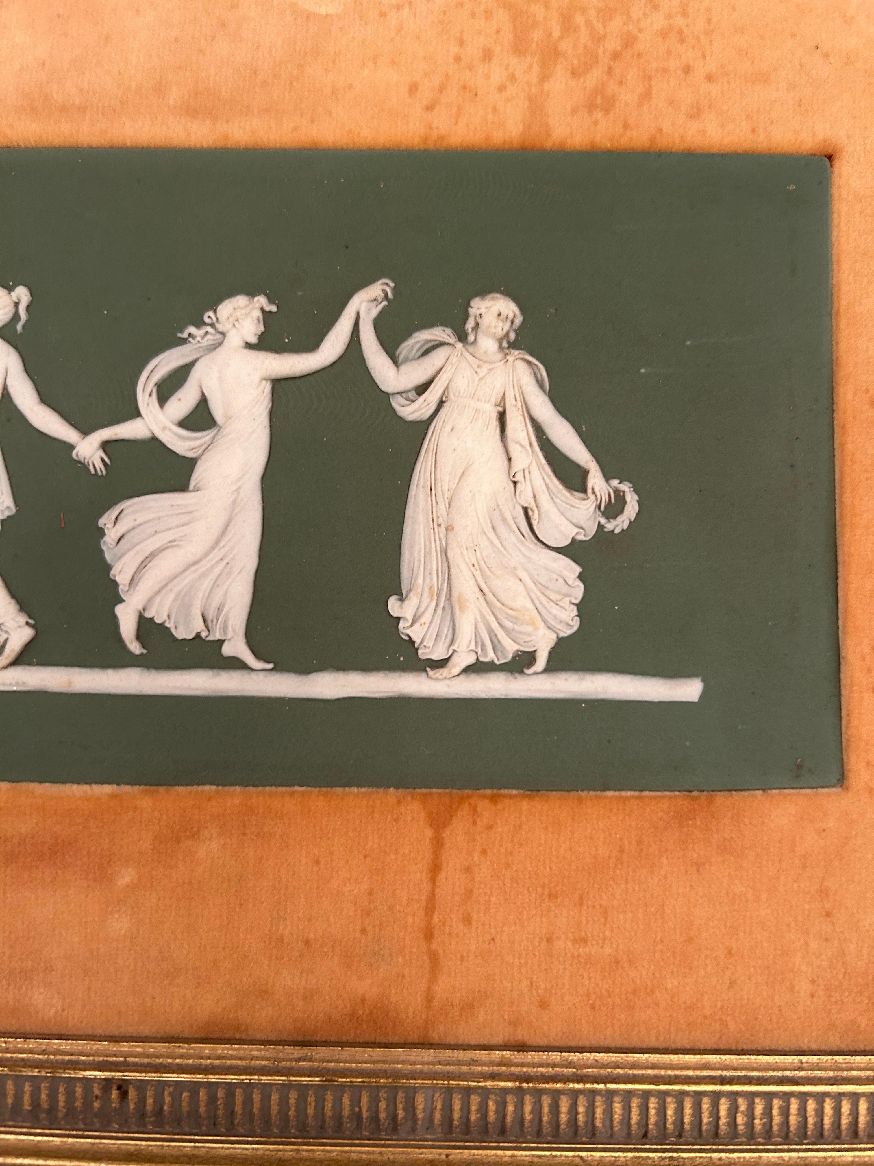 Coppia di romantiche figure di Wedgewood d'epoca in vendita 1