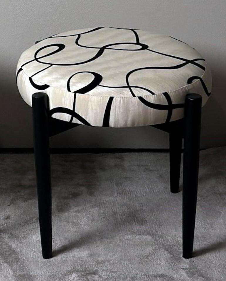 Vintage Pair of Round Italian Stools in Ebonized Wood and Dedar Fabric For Sale 3