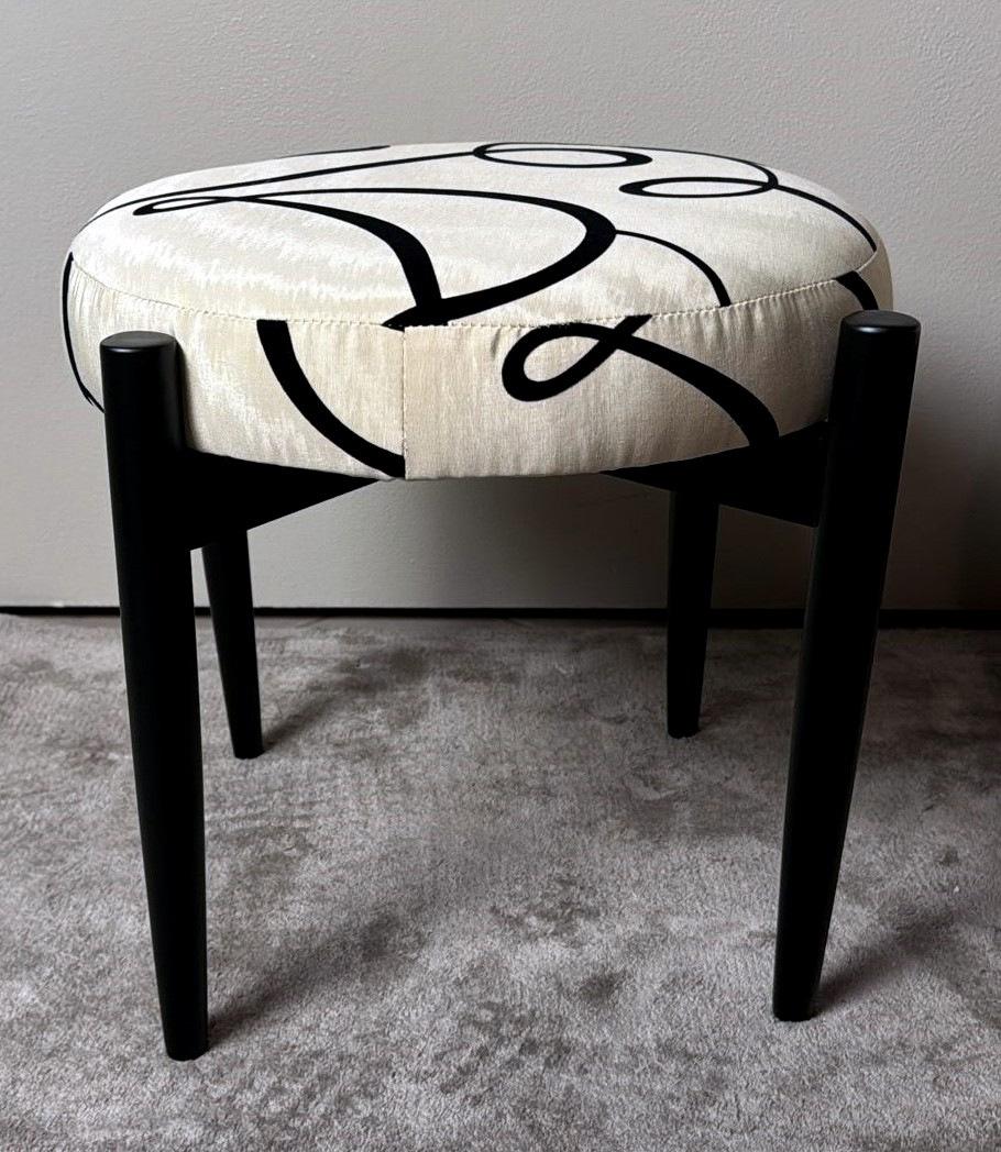 Vintage Pair of Round Italian Stools in Ebonized Wood and Dedar Fabric For Sale 4