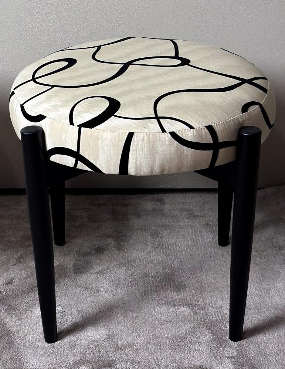Vintage Pair of Round Italian Stools in Ebonized Wood and Dedar Fabric For Sale 5