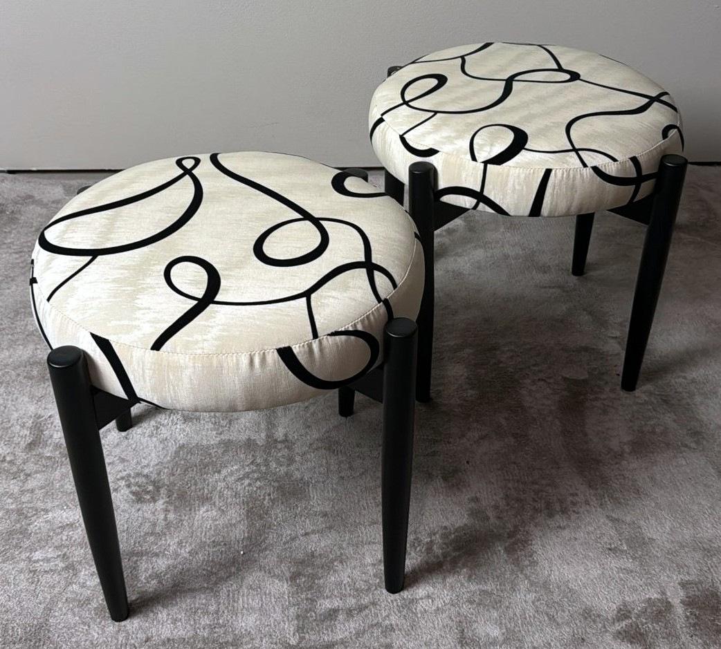 We kindly invite you to read the entire description, as it provides detailed technical and historical information to ensure the authenticity of our items.
This elegant and sophisticated pair of Italian stools features a round seat and a sturdy,