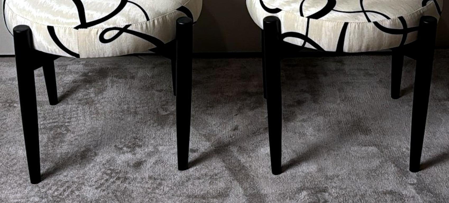 Vintage Pair of Round Italian Stools in Ebonized Wood and Dedar Fabric In Good Condition For Sale In Prato, Tuscany