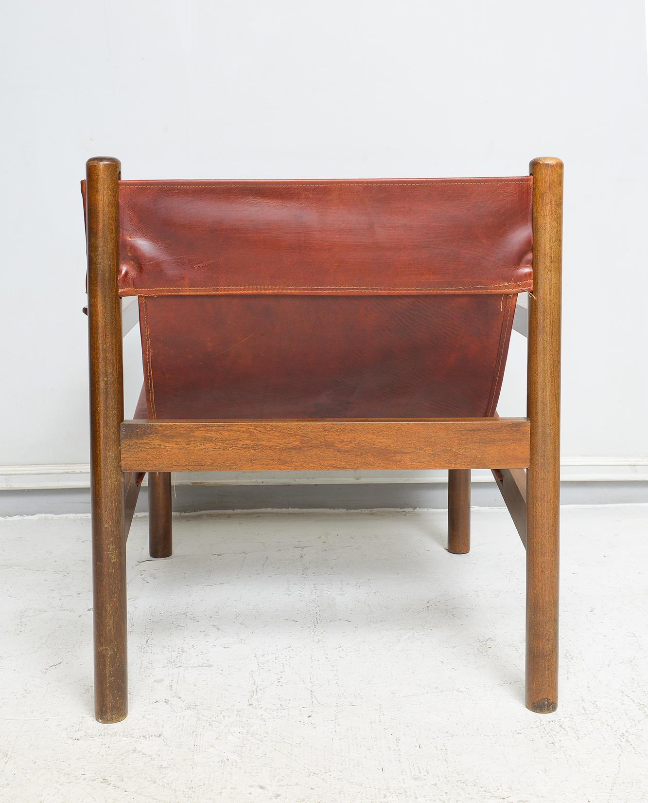  Vintage Pair of Safari-Style Leather Chairs In Good Condition For Sale In New York, NY