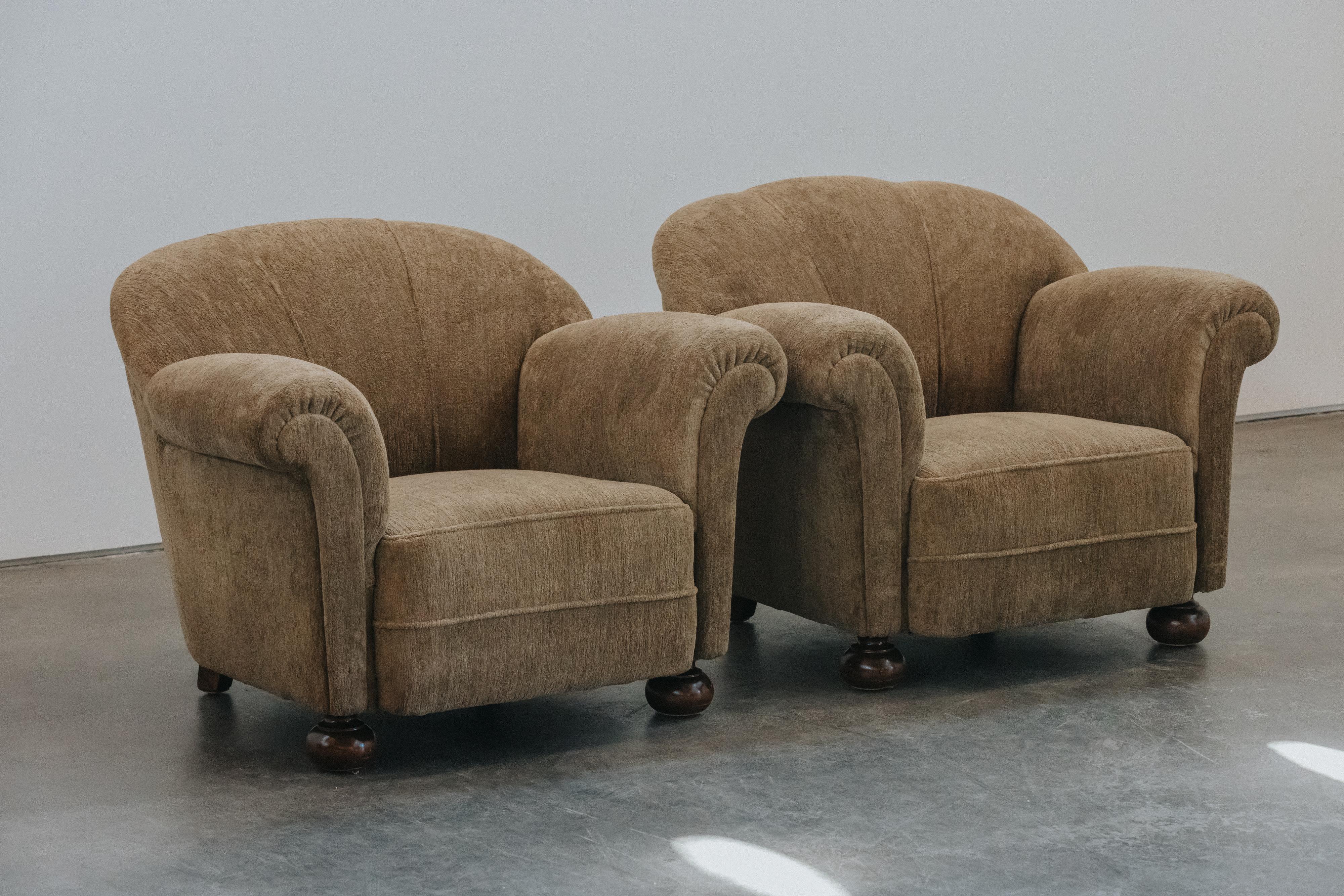 Européen Paire de chaises longues festonnées du Danemark, Circa Vintage 1950 en vente