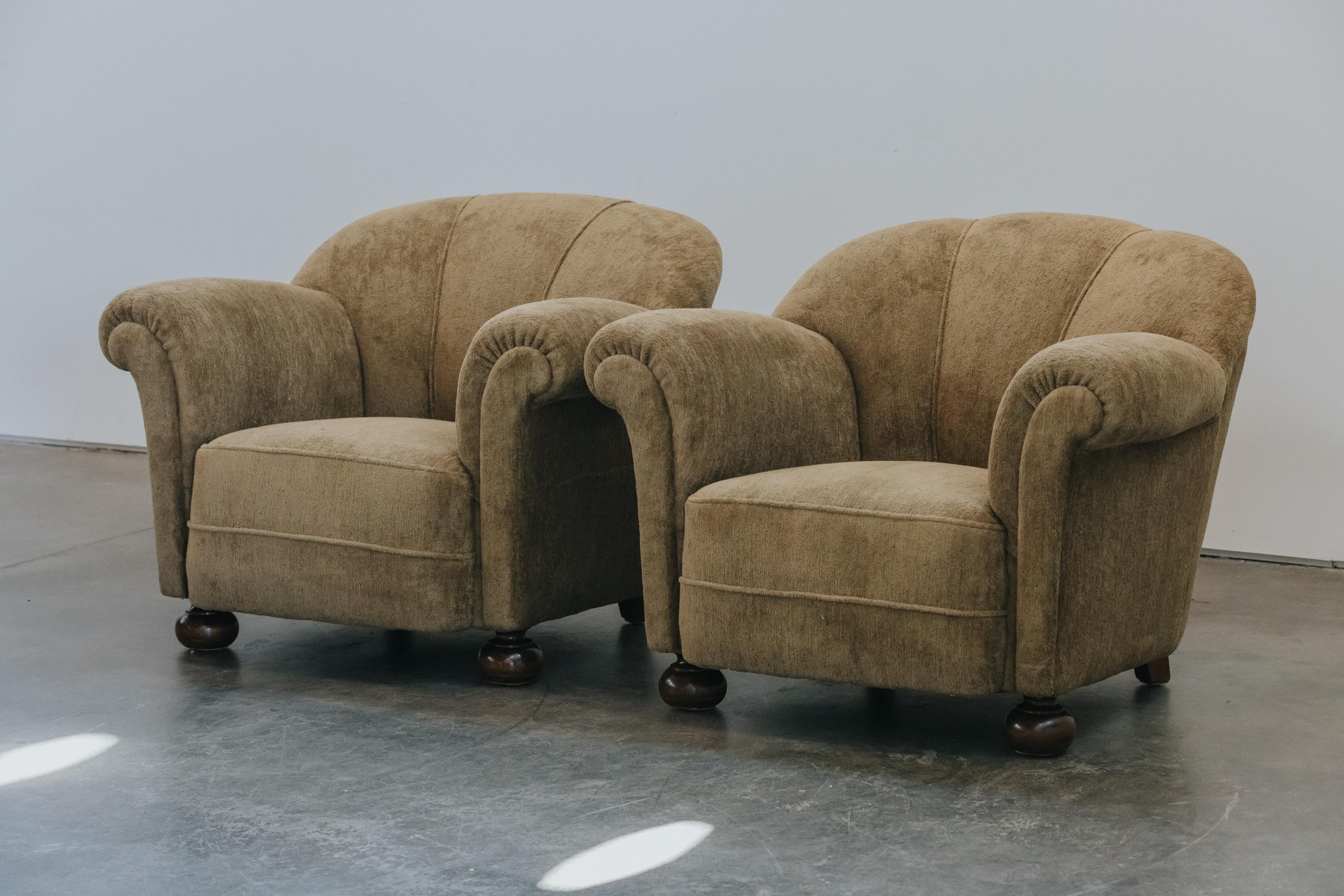 Paire de chaises longues festonnées du Danemark, Circa Vintage 1950 Bon état - En vente à Nashville, TN