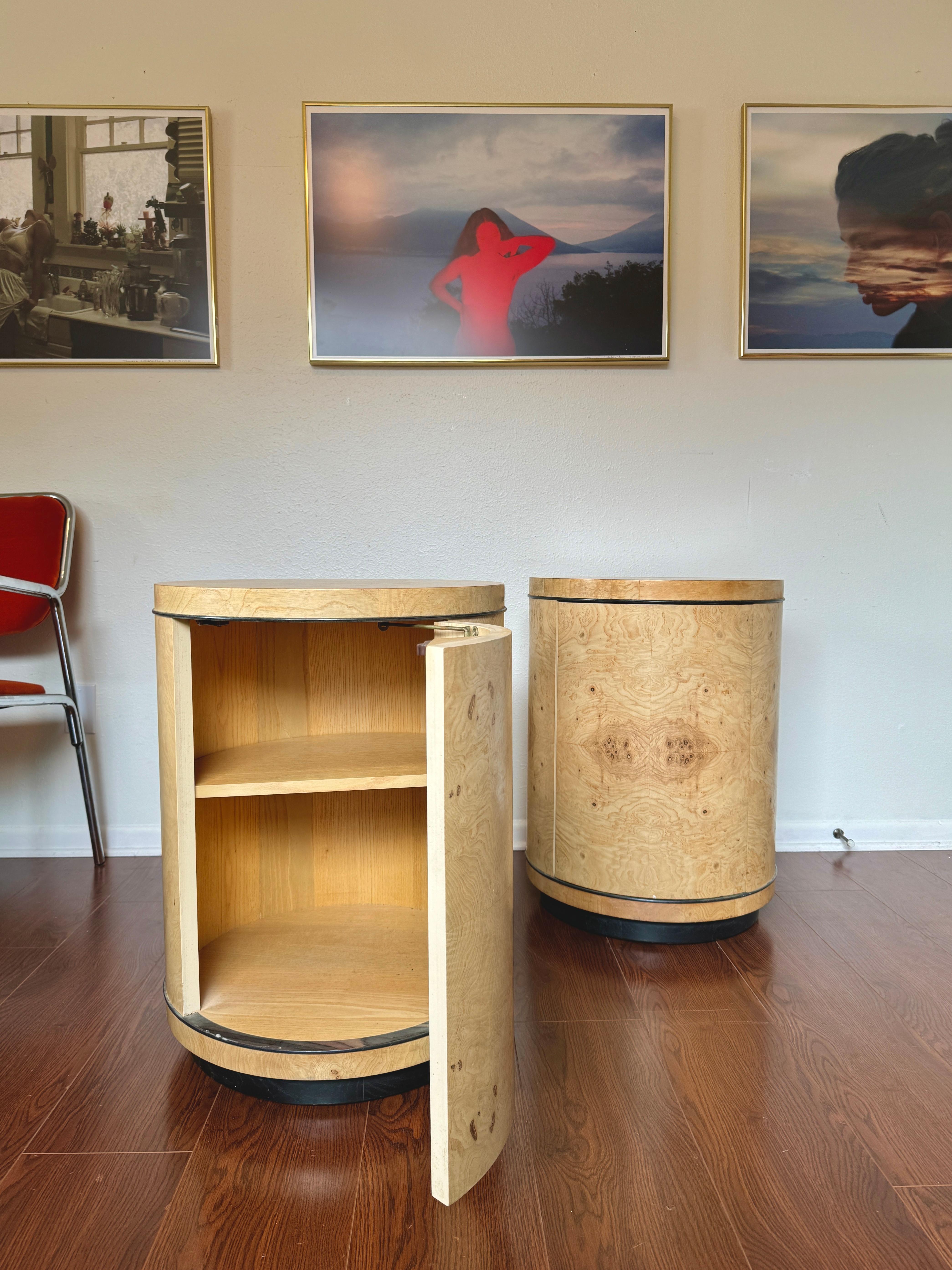Vintage pair of Scene II burl drum side tables by Henredon, circa 1980s In Good Condition For Sale In Houston, TX