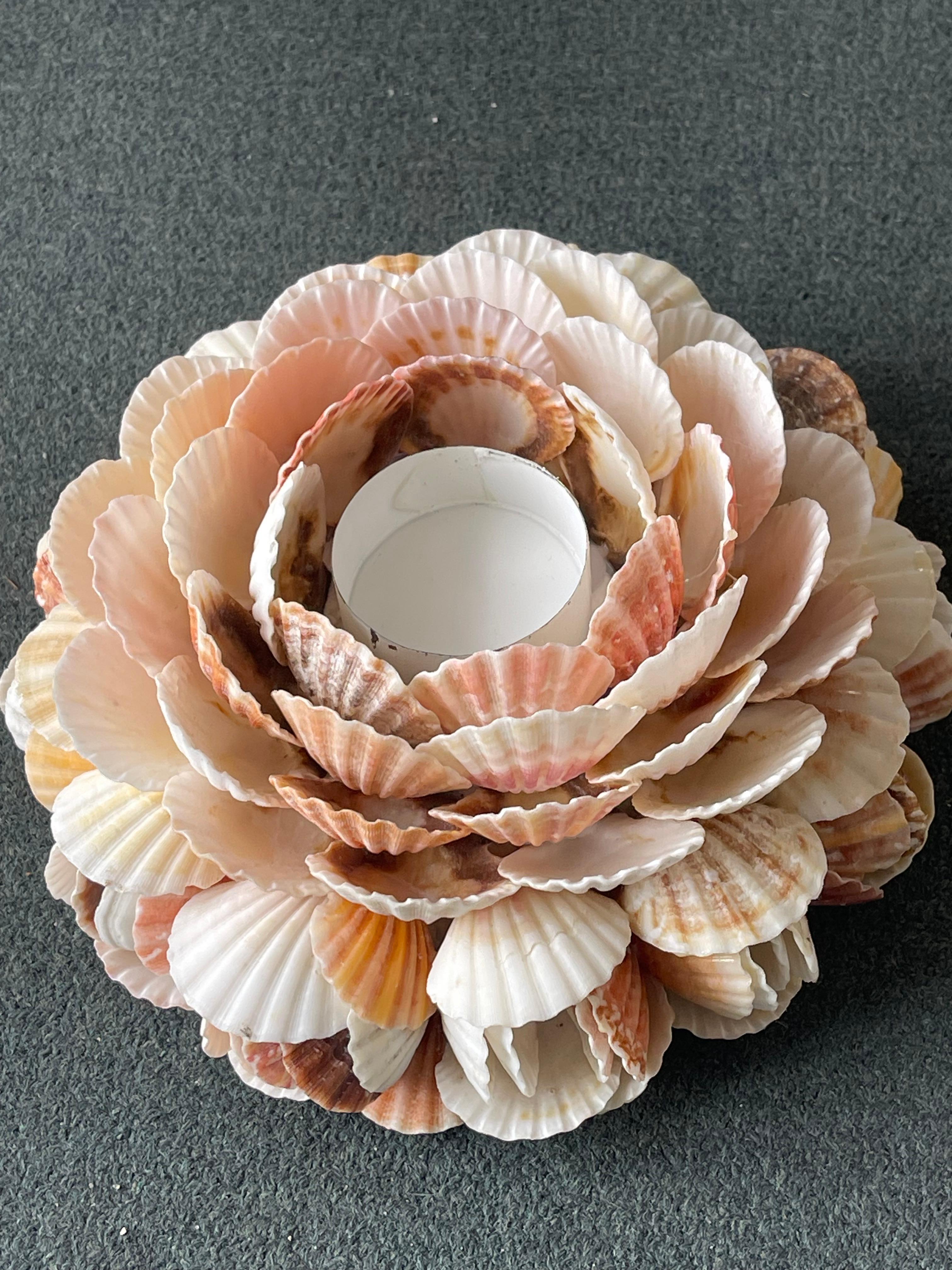Paire de bougeoirs côtiers en forme de coquillage Bon état - En vente à Boca Raton, FL
