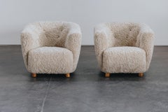 Coppia di sedie da salotto in shearling da falegname della Danimarca, circa 1960