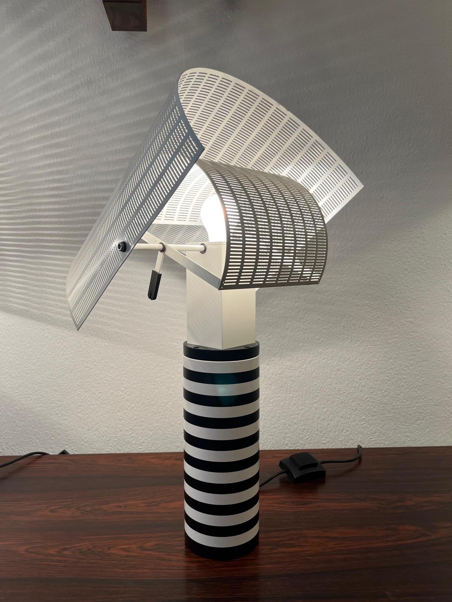 Vintage Pair of Shogun Table Lamps by Mario Botta Artemide Milano Ca. 1980s In Good Condition In Geneva, CH