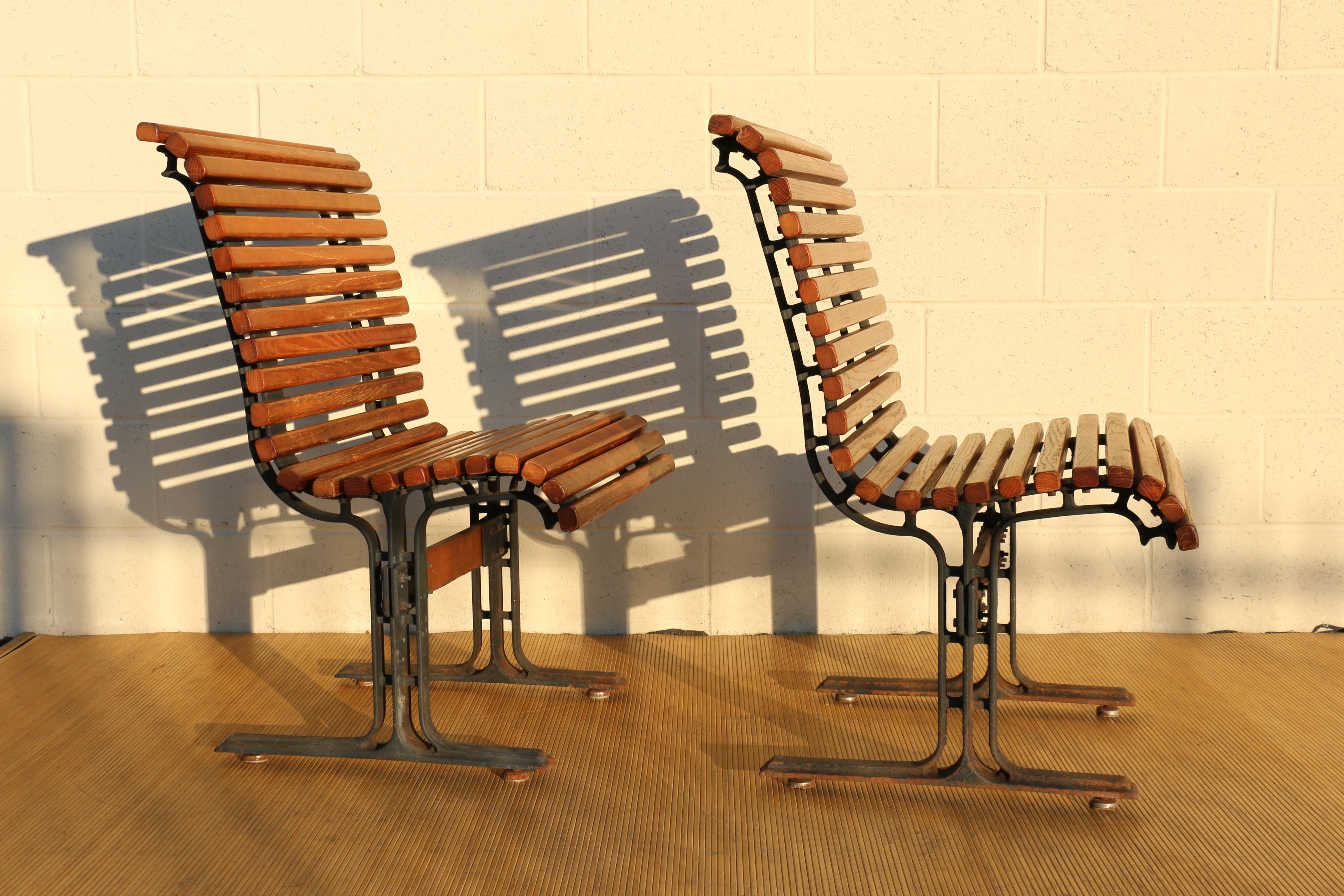 Milieu du XXe siècle Paire de bancs en chêne à lattes fabriqués par Falcon, vers 1950 en vente