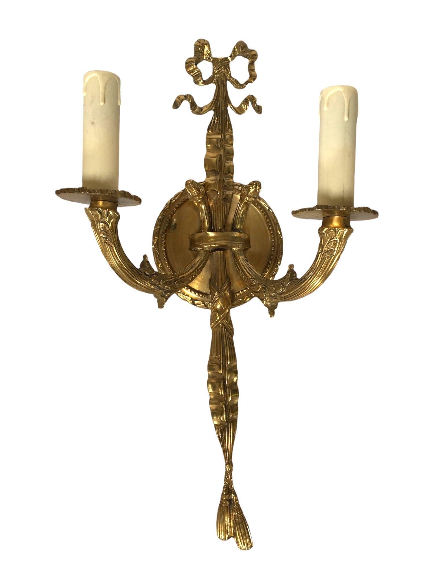 Vintage Pair of Solid Brass Wall-mount Sconces. In Excellent Condition For Sale In Van Nuys, CA