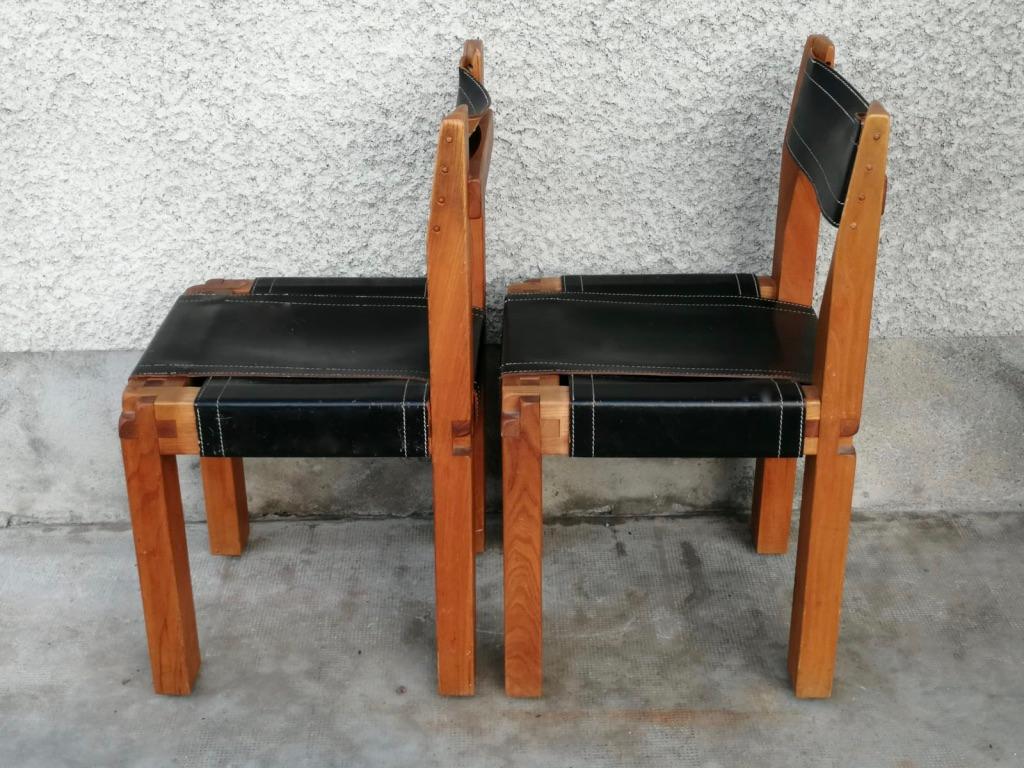 Cuir Paire de chaises vintage S11 en orme massif et cuir noir de Pierre Chapo, vers 1960 en vente