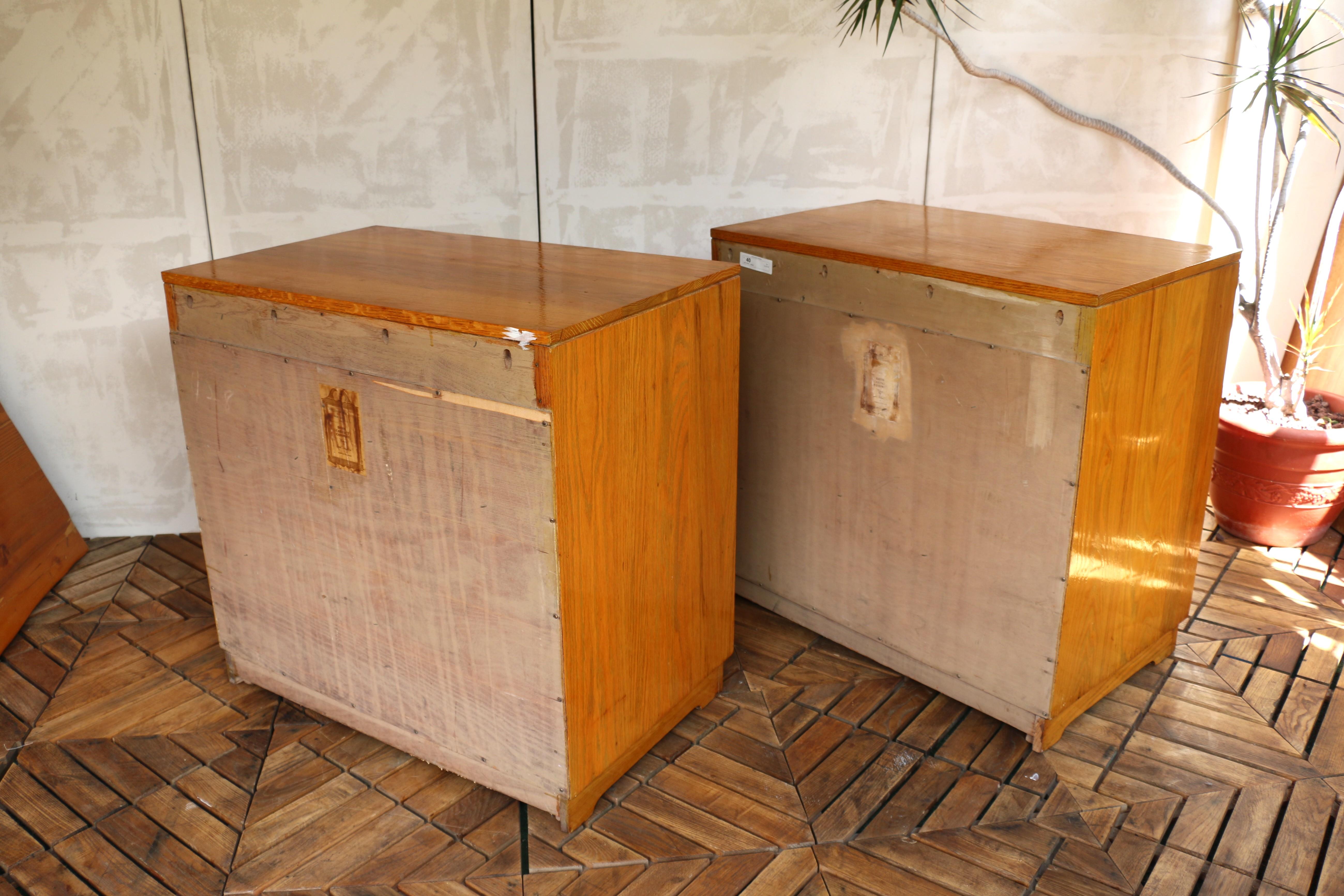 Coppia di cassettiere vintage in Oak massiccio, anni '40 in vendita 11