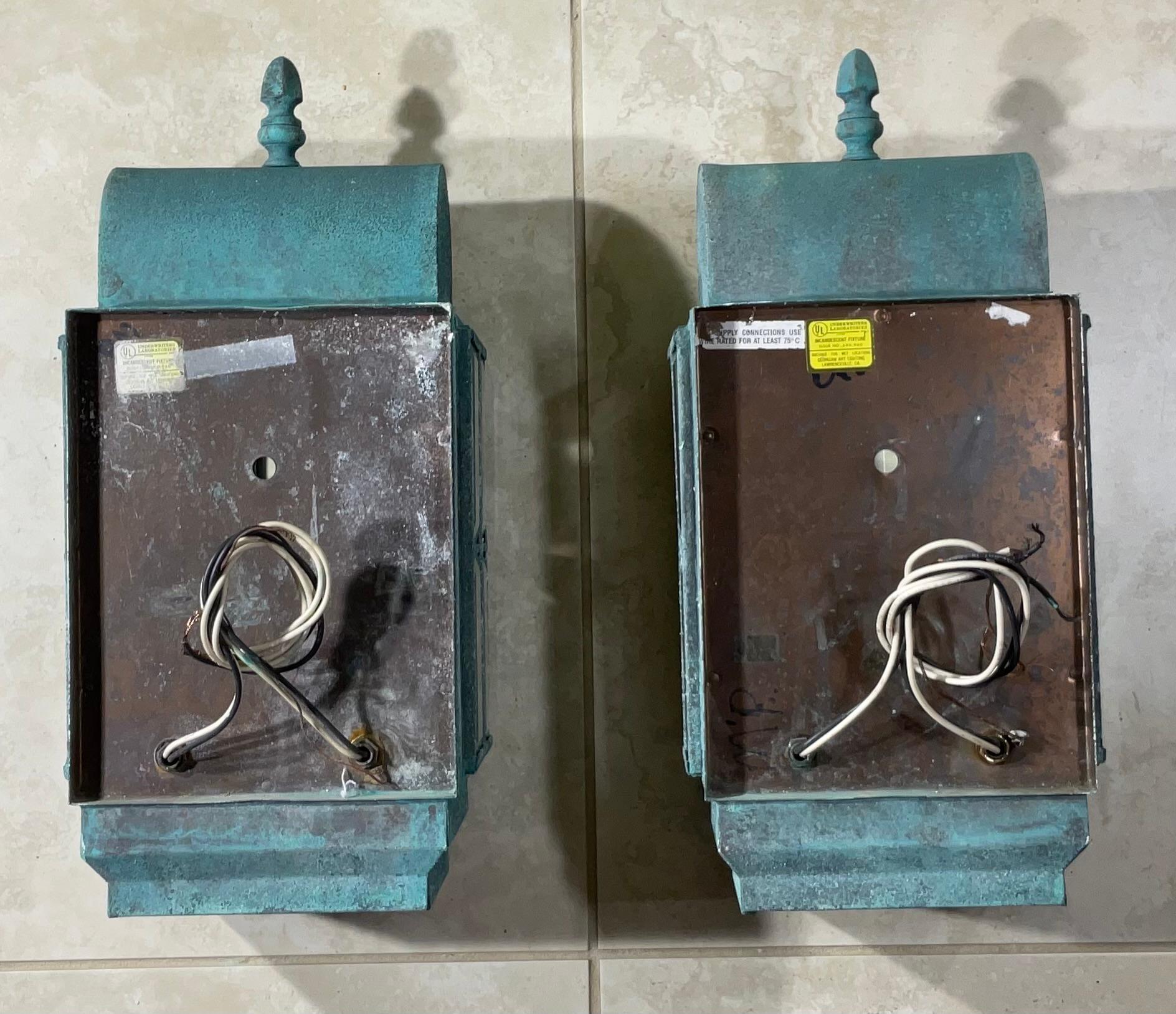 Vintage Paar Wandlaternen aus massivem patiniertem Messing im Angebot 4