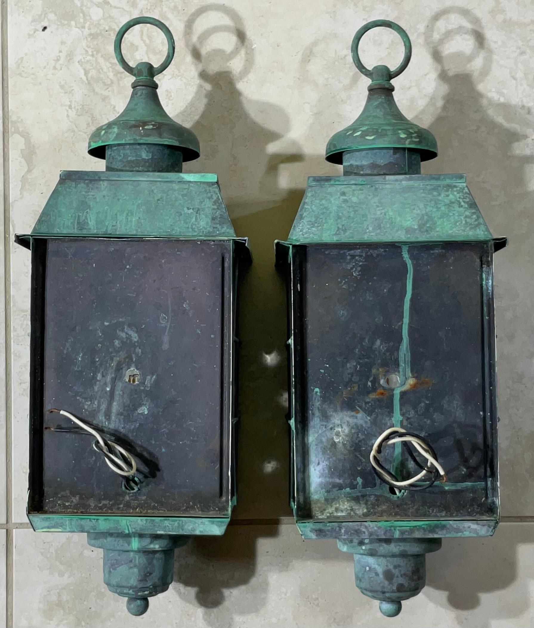 Vintage Paar Wandlaternen aus massivem patiniertem Messing im Angebot 5