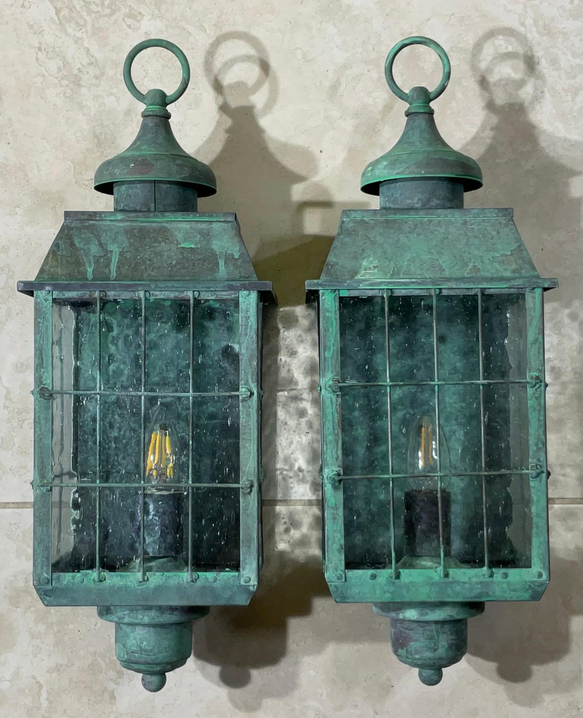 Vintage Paar Wandlaternen aus massivem patiniertem Messing im Angebot 6