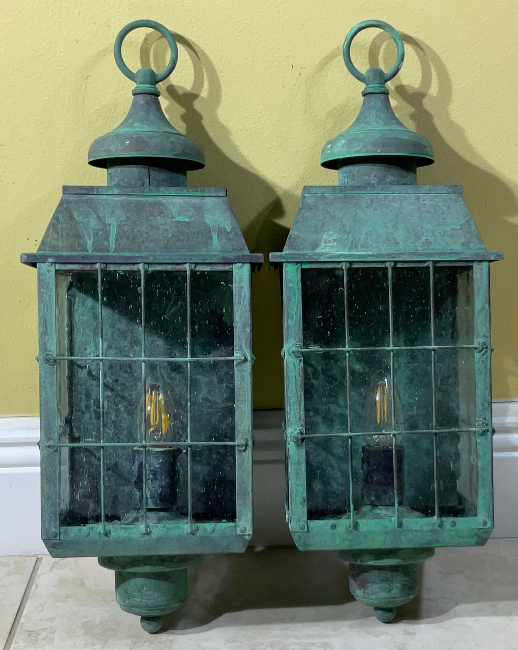 Vintage Paar Wandlaternen aus massivem patiniertem Messing im Angebot 7