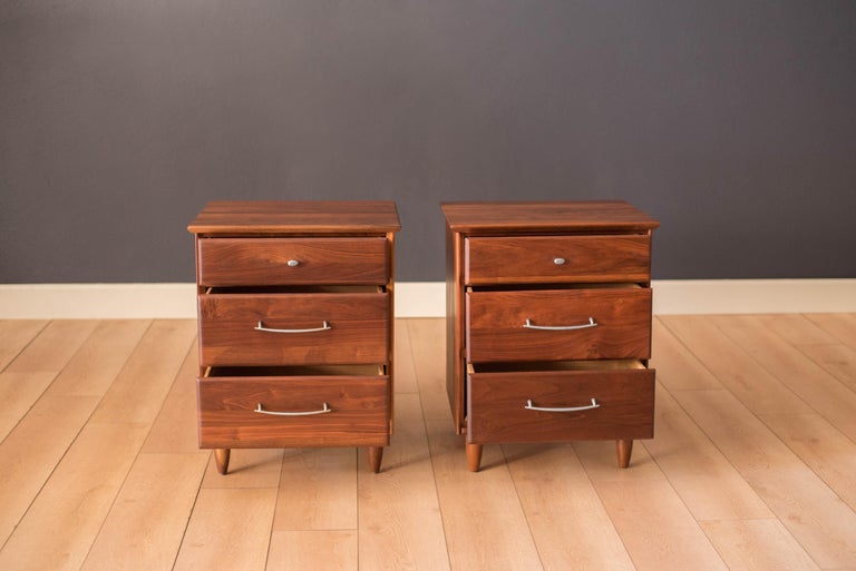 Vintage Pair Of Solid Walnut Nightstands By Ace Hi For Sale At 1stdibs