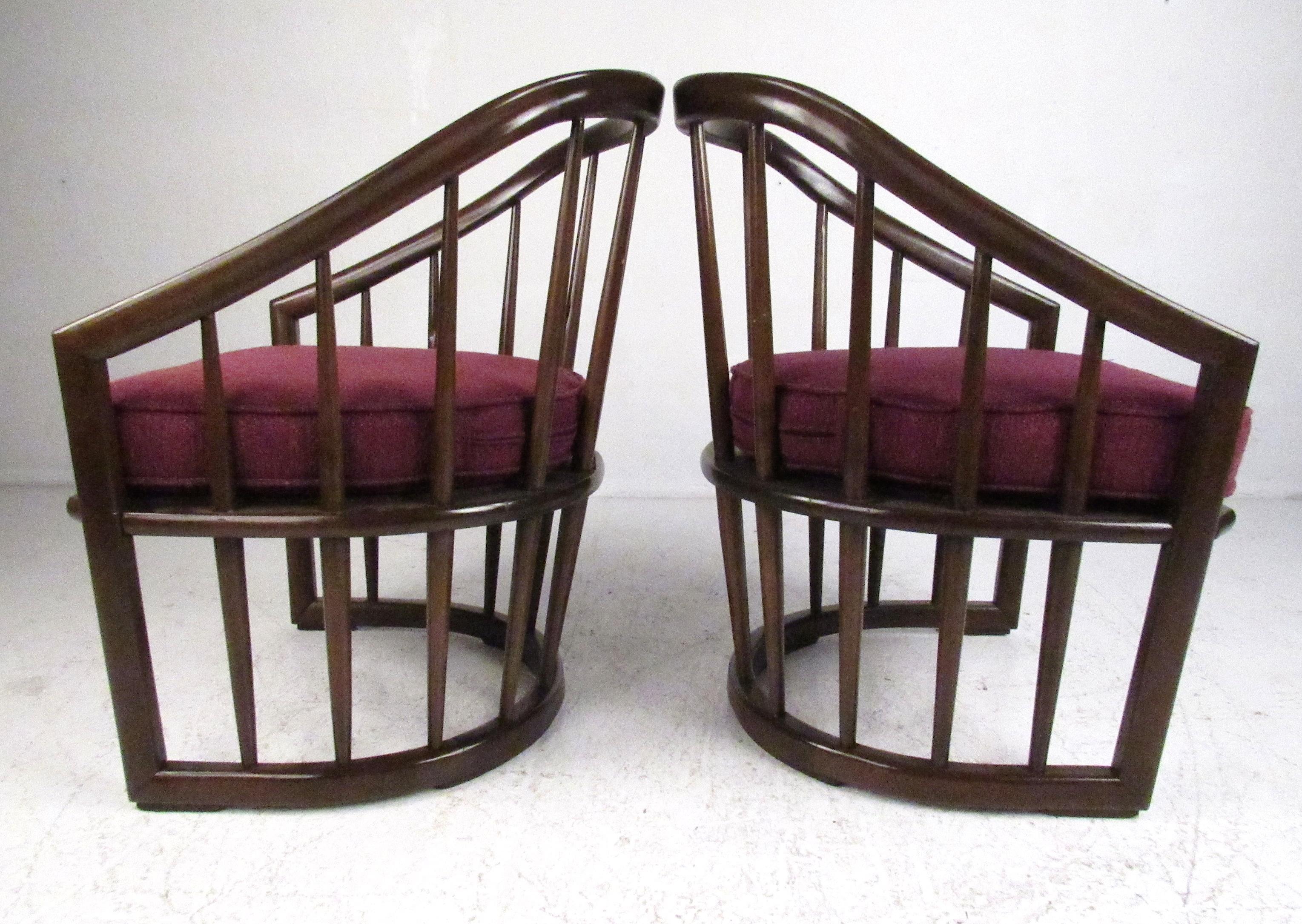 Paar Vintage-Sessel mit Spindelrücken, Barrel, Paar (Moderne der Mitte des Jahrhunderts) im Angebot