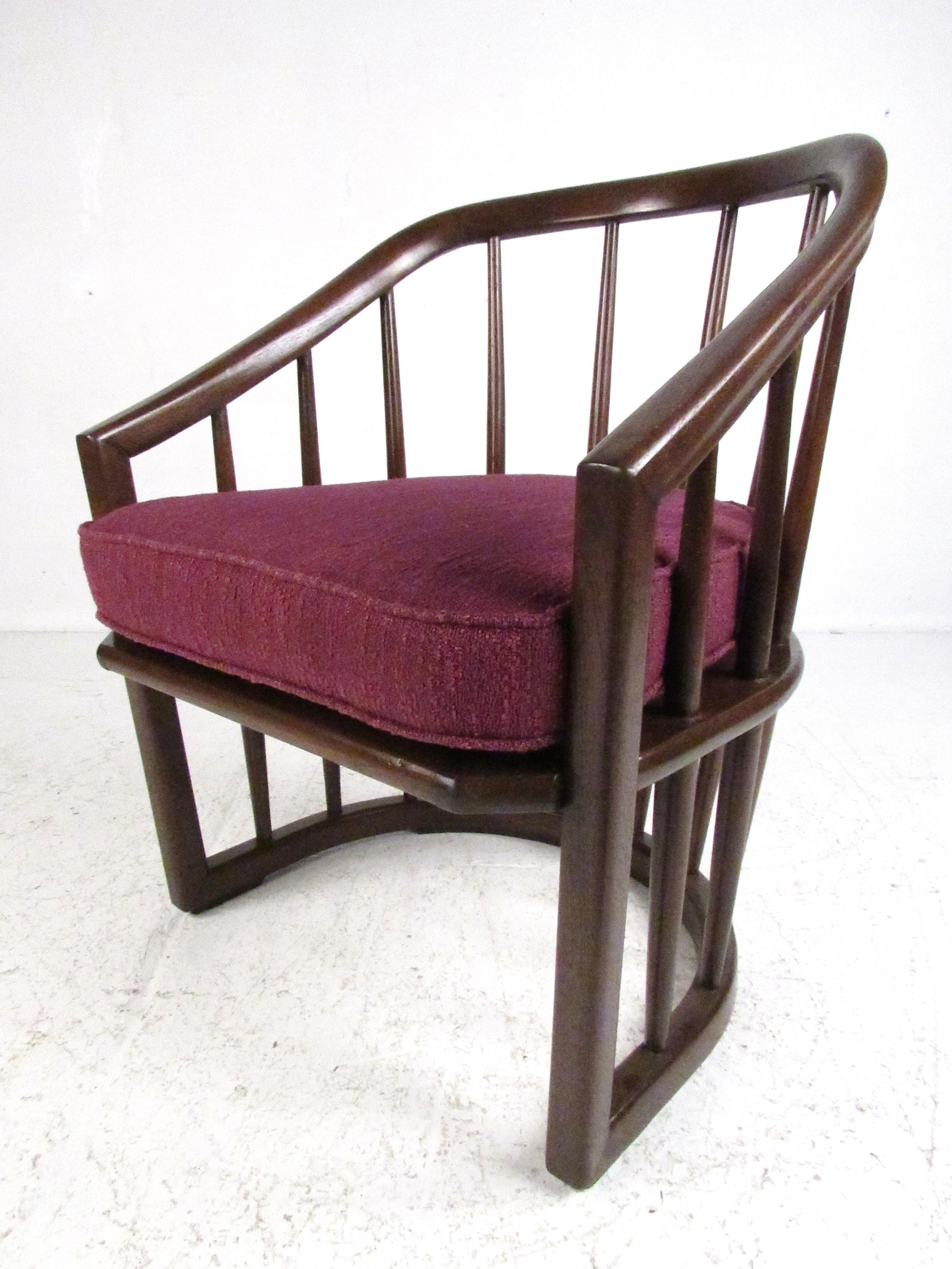 Américain Paire de chaises baril vintage à dossier fuseau