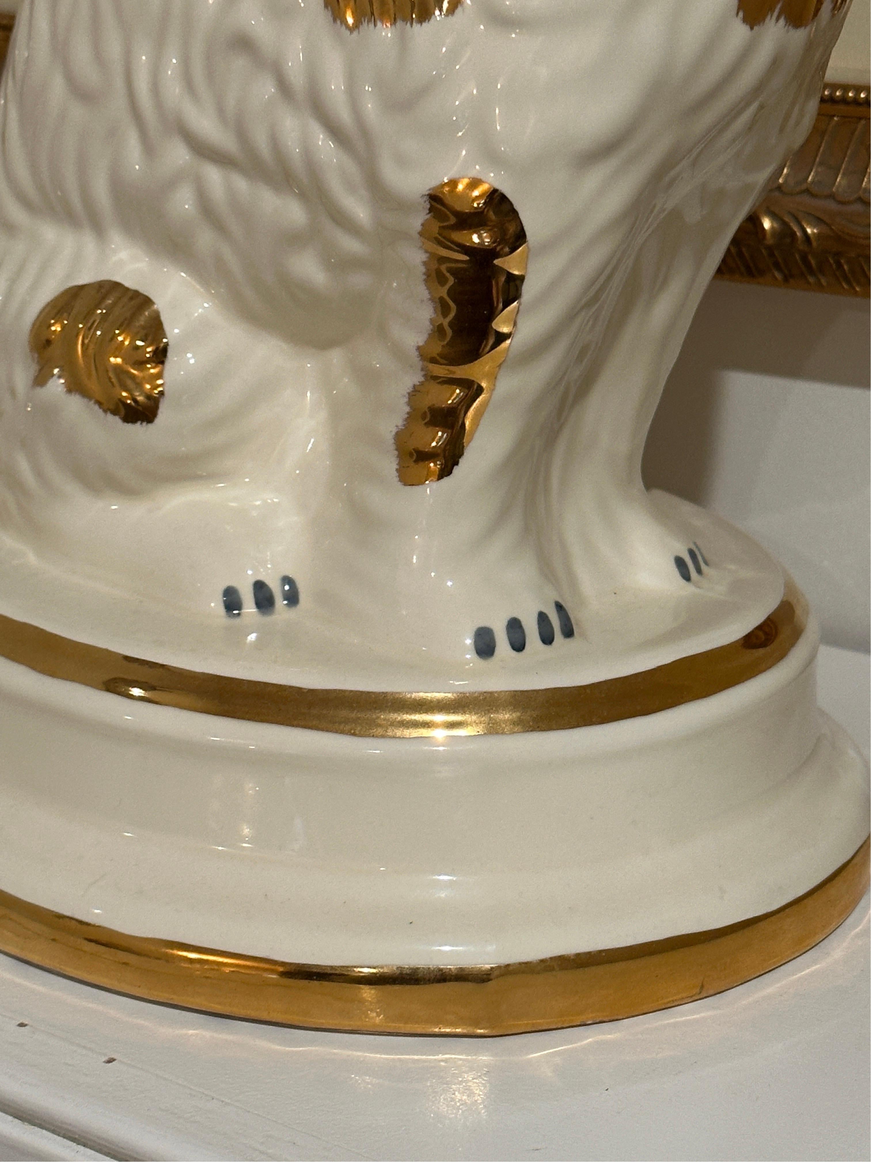Pareja Vintage de Perros Spaniel de Cerámica Estilo Staffordshire de Chelsea House en venta 2