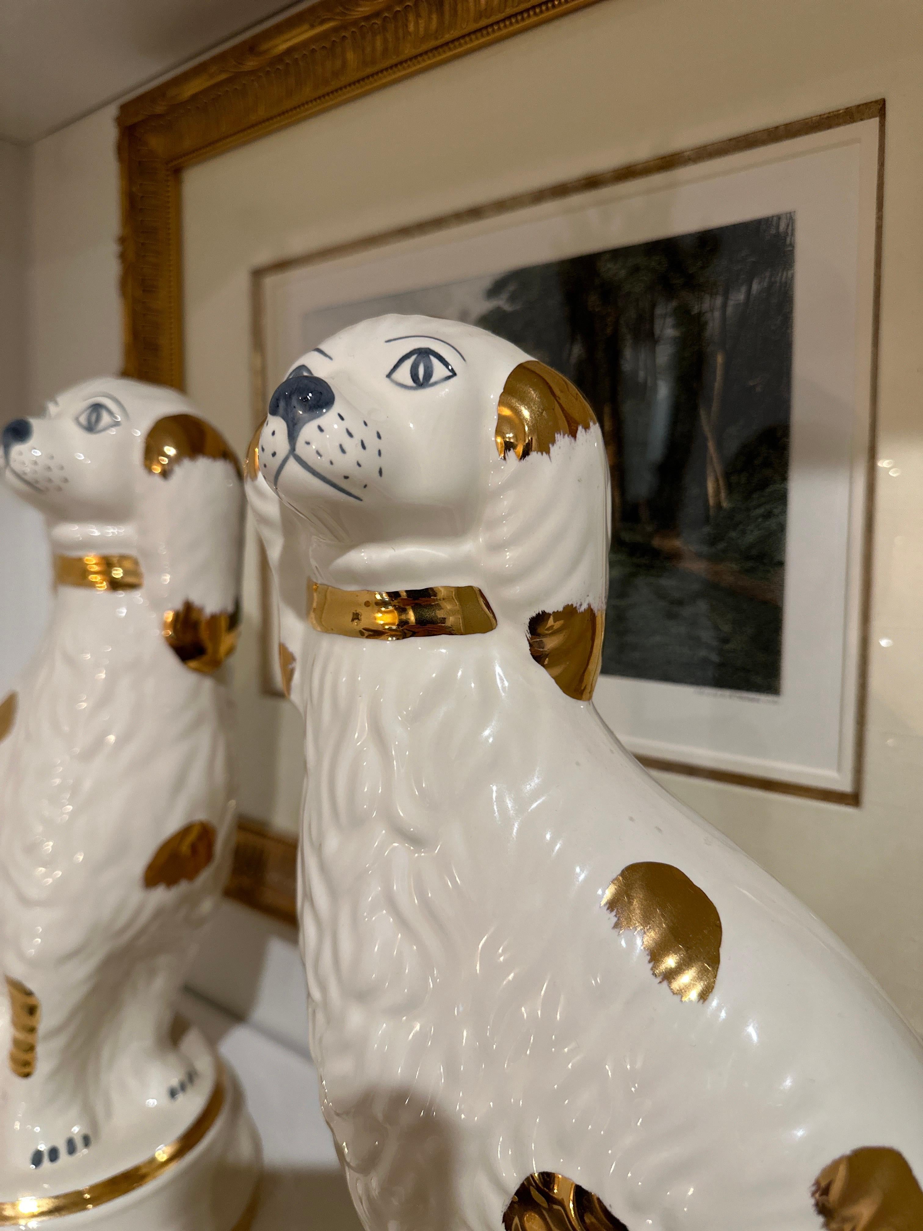 Pareja Vintage de Perros Spaniel de Cerámica Estilo Staffordshire de Chelsea House Italiano en venta