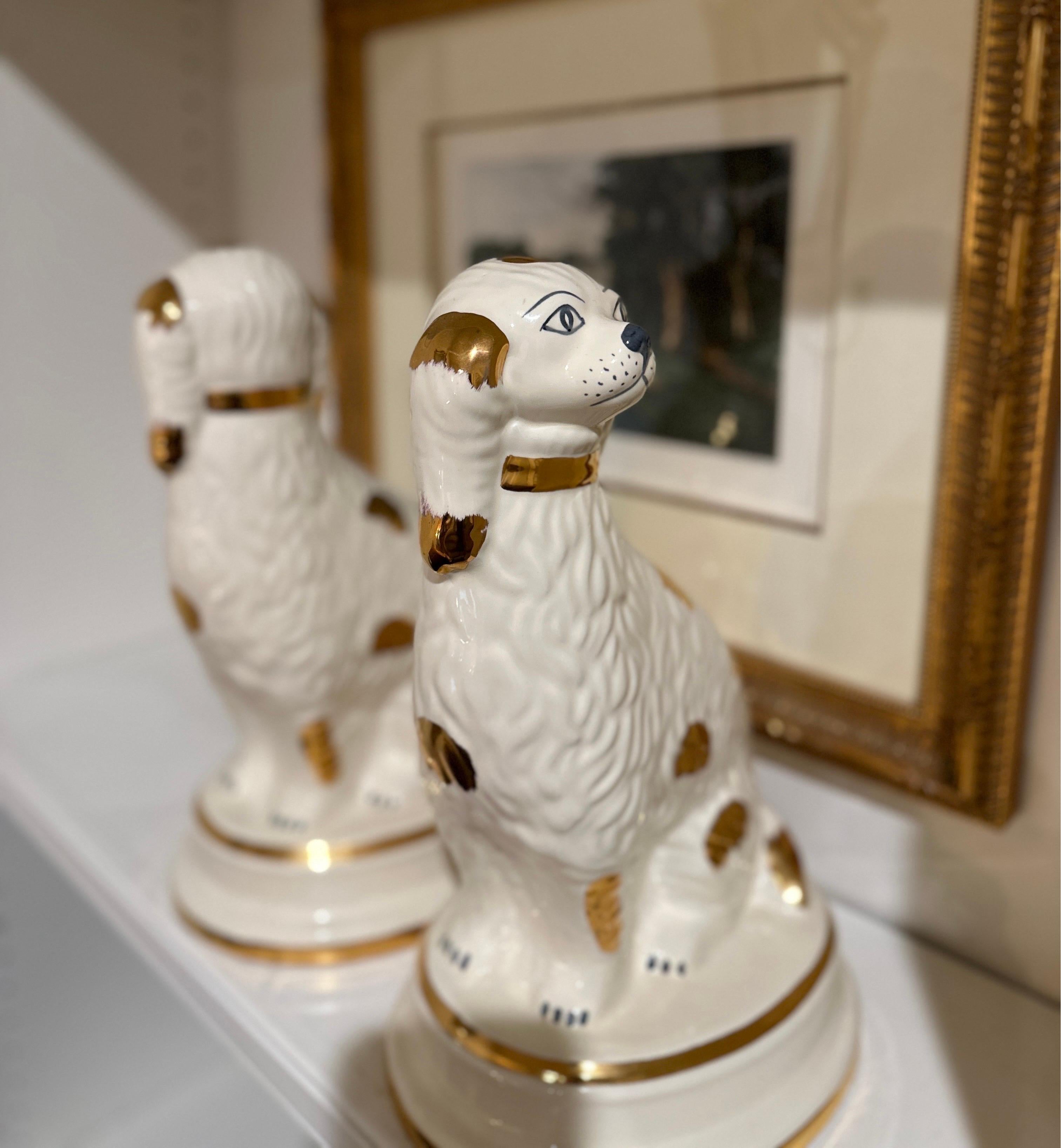 Pareja Vintage de Perros Spaniel de Cerámica Estilo Staffordshire de Chelsea House en venta 1