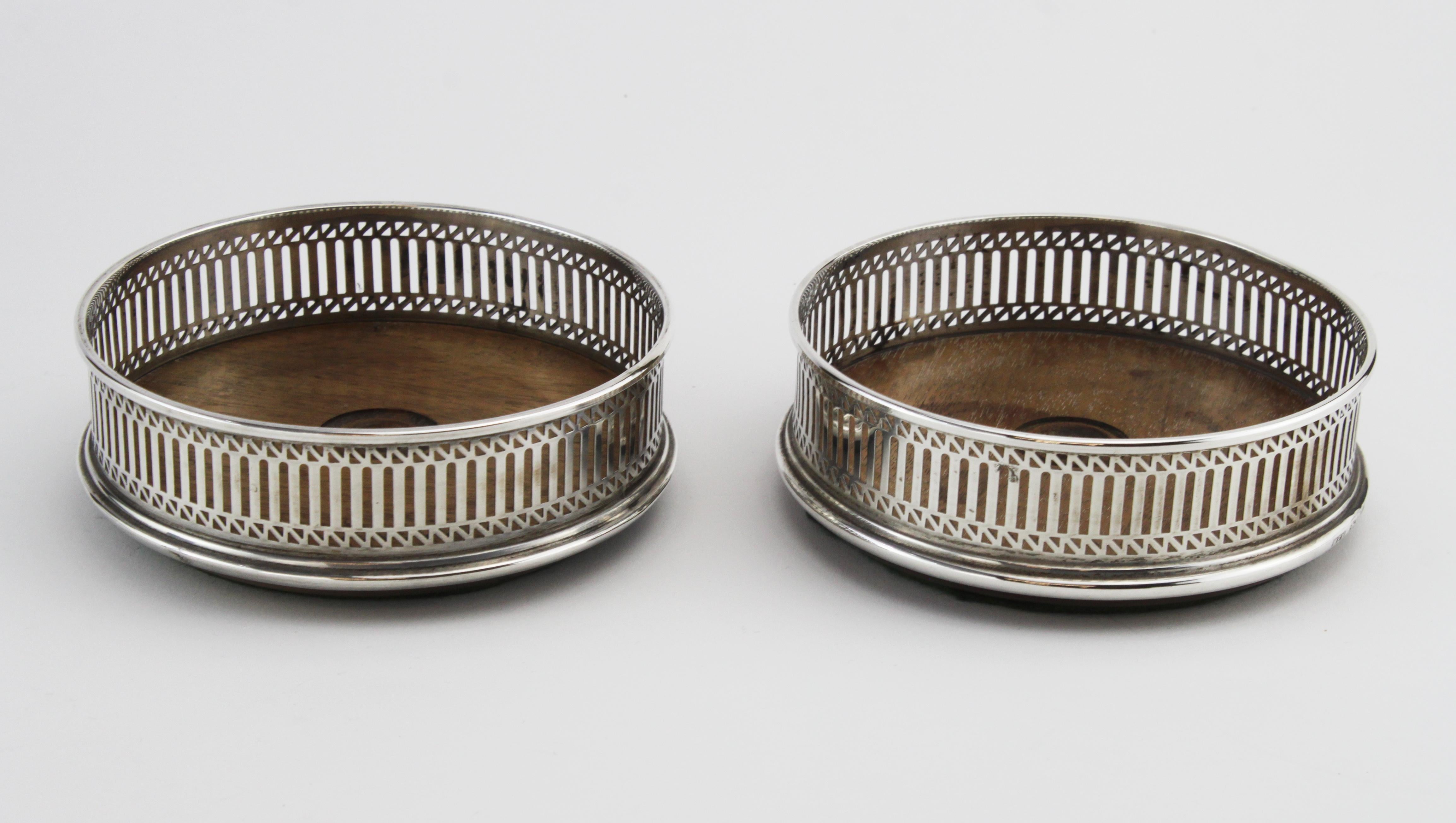 Vintage Pair of Sterling Silver Coasters, London, 1986 In Good Condition In Braintree, GB