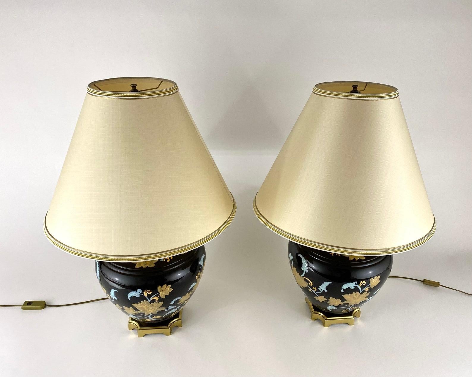 Vintage Pair Of Table Lamps 1980s  Bronze And Porcelain Paired Lamps, France In Excellent Condition For Sale In Bastogne, BE