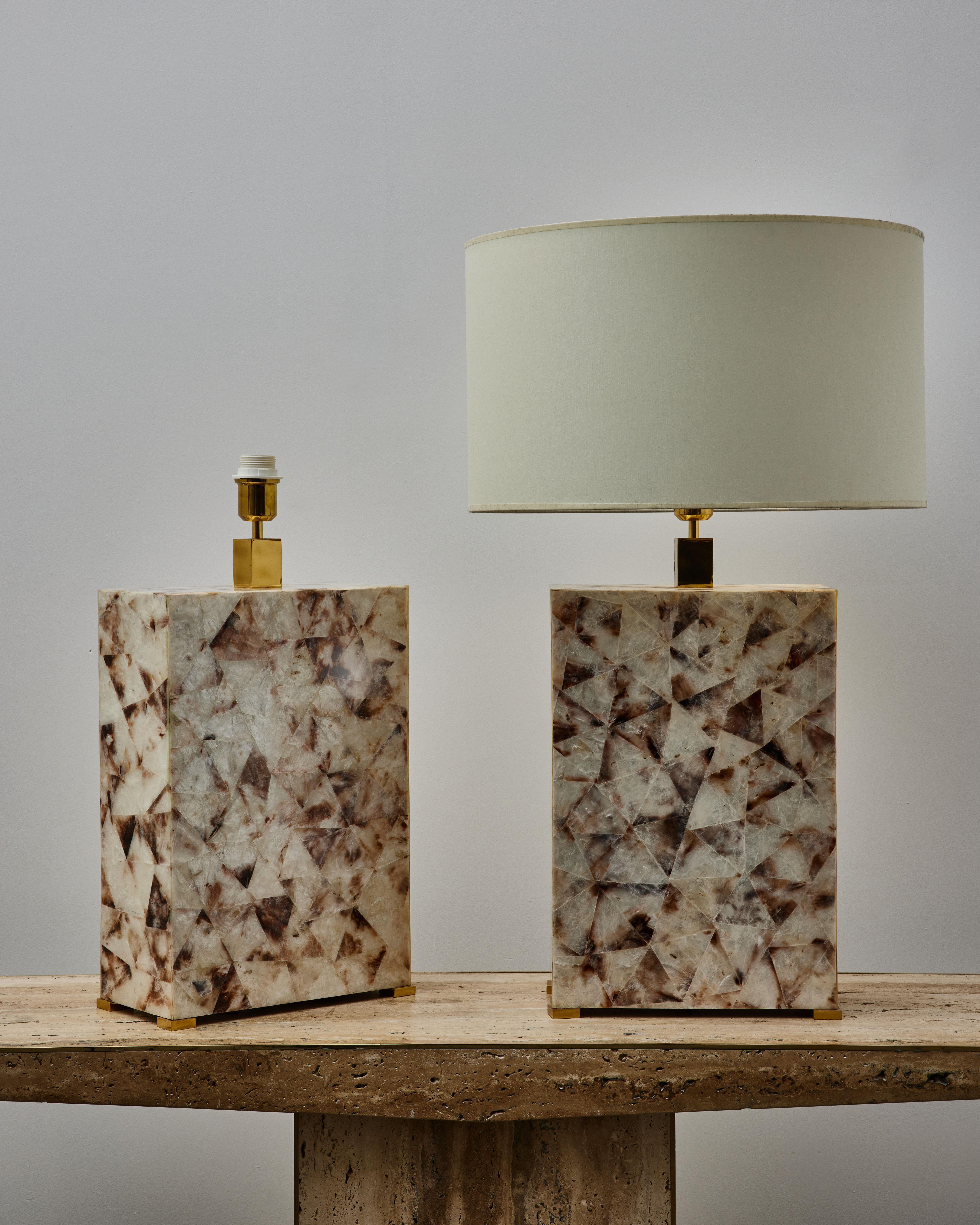 Pair of vintage tables lamps in mother of pearl marquetry.
Italy, 1980s

(Price and dimensions without shade).