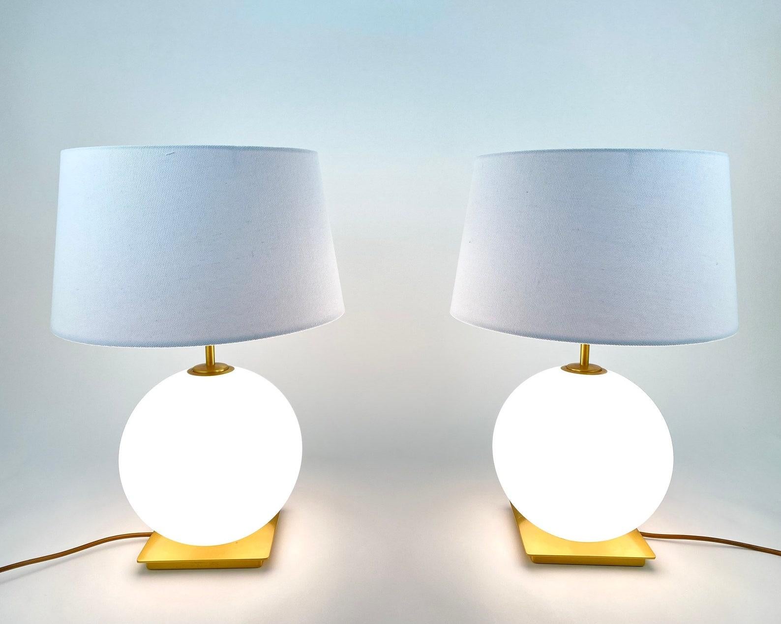 German Vintage Pair of Table Lamps in Brass and Opaline Glass by Holtkötter, 2000 For Sale