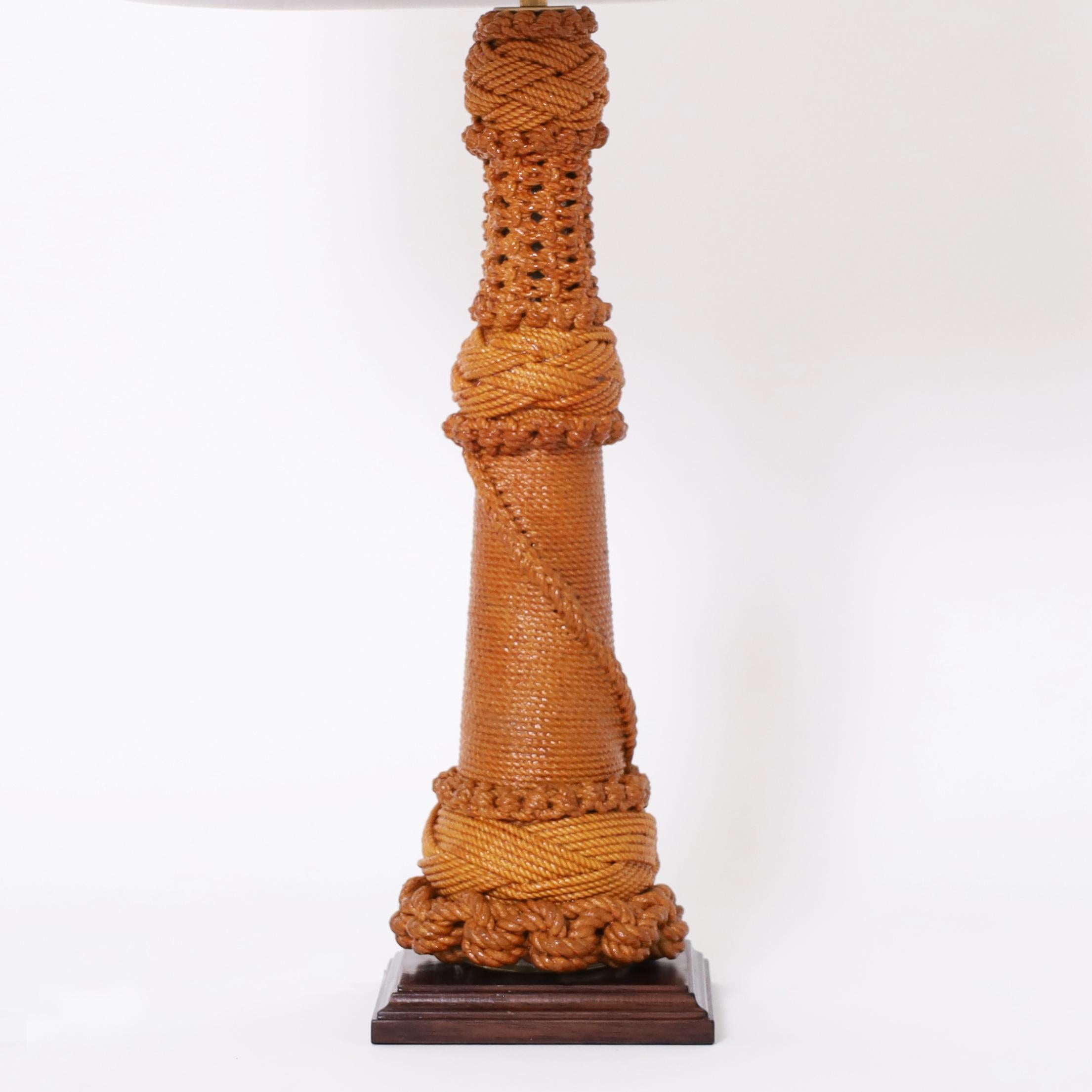 Organique Paire de lampes de table enveloppées de corde en vente
