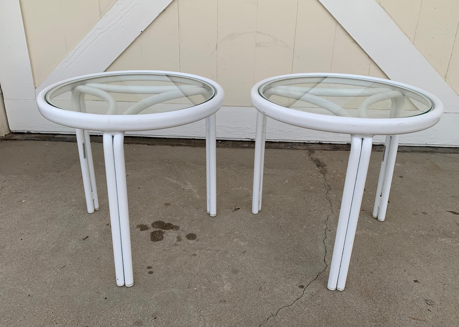 Vintage Pair of Tamiami Side Tables in White Metal and Glass Tops In Good Condition In Los Angeles, CA