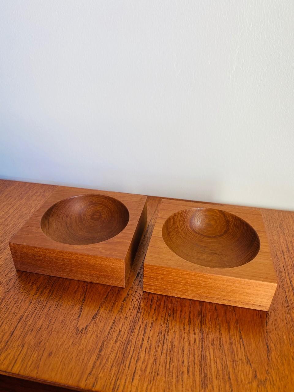 Mid-Century Modern Vintage Pair of Teak Wood Bowls Japan, 1960s For Sale