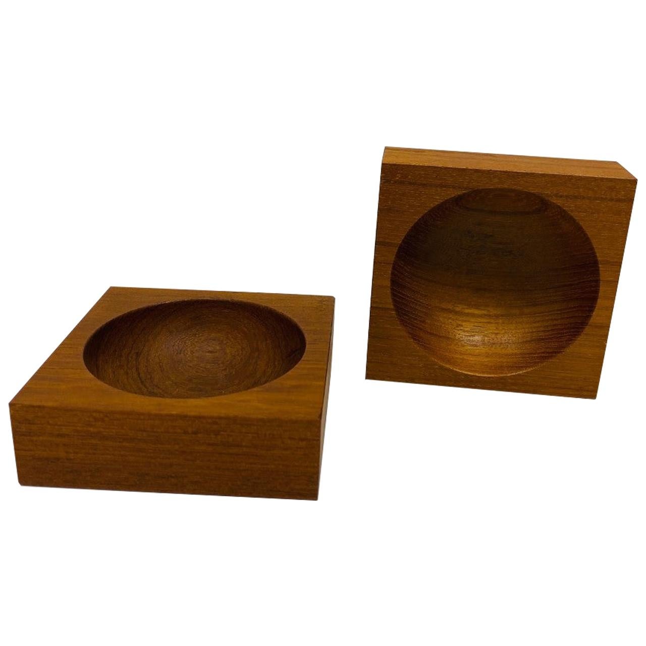 Vintage Pair of Teak Wood Bowls Japan, 1960s For Sale