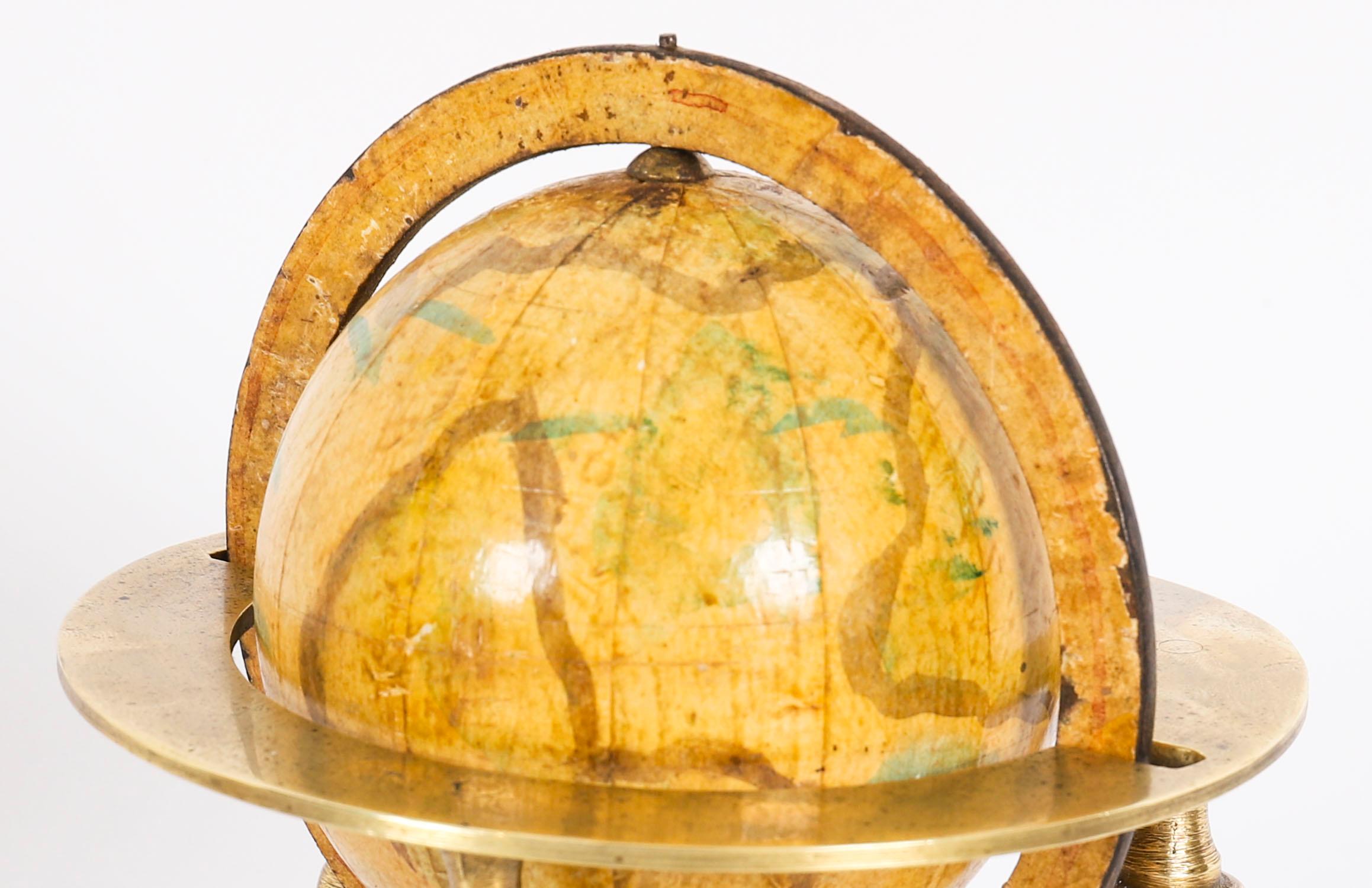 Vintage Pair von terrestrischen und himmlischen Schreibtisch-Globen 20. im Zustand „Gut“ im Angebot in London, GB