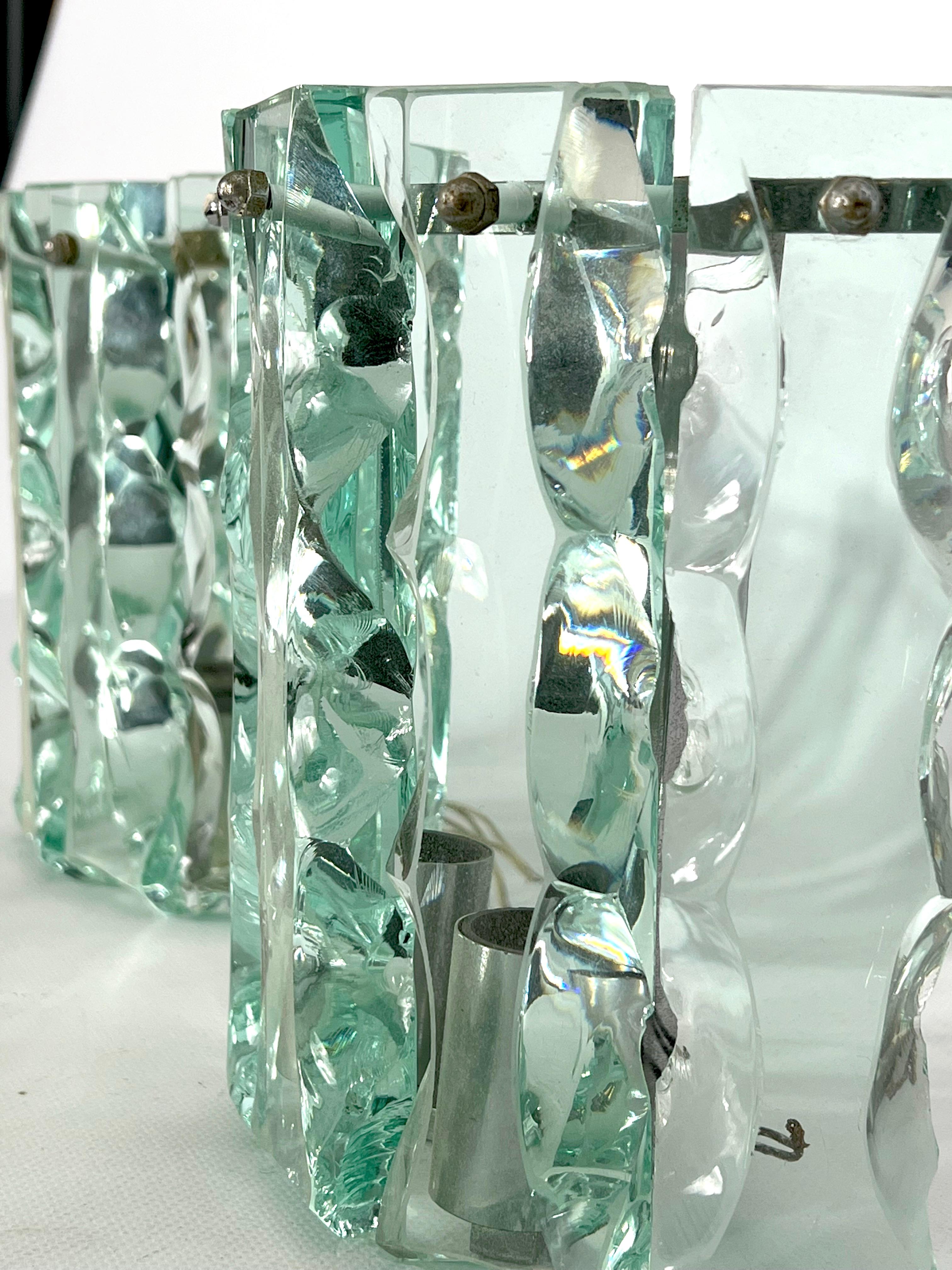 Ein Paar Wandleuchter aus dickem geschliffenem Glas von Zero Quattro, Italien, 1970er Jahre im Angebot 6