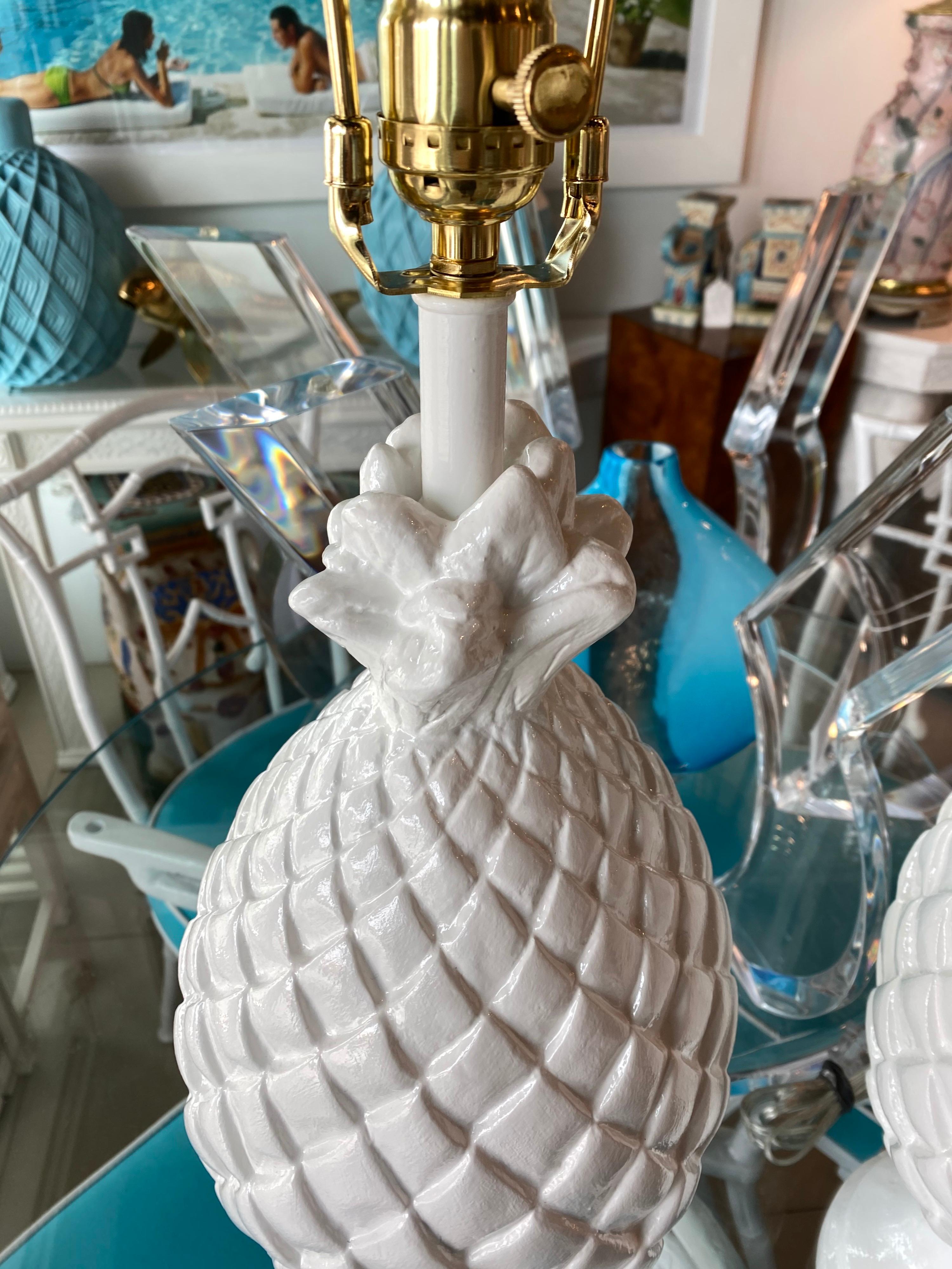 Hollywood Regency Vintage Pair of Tropical White Plaster Pineapple Table Lamps New Wired Brass