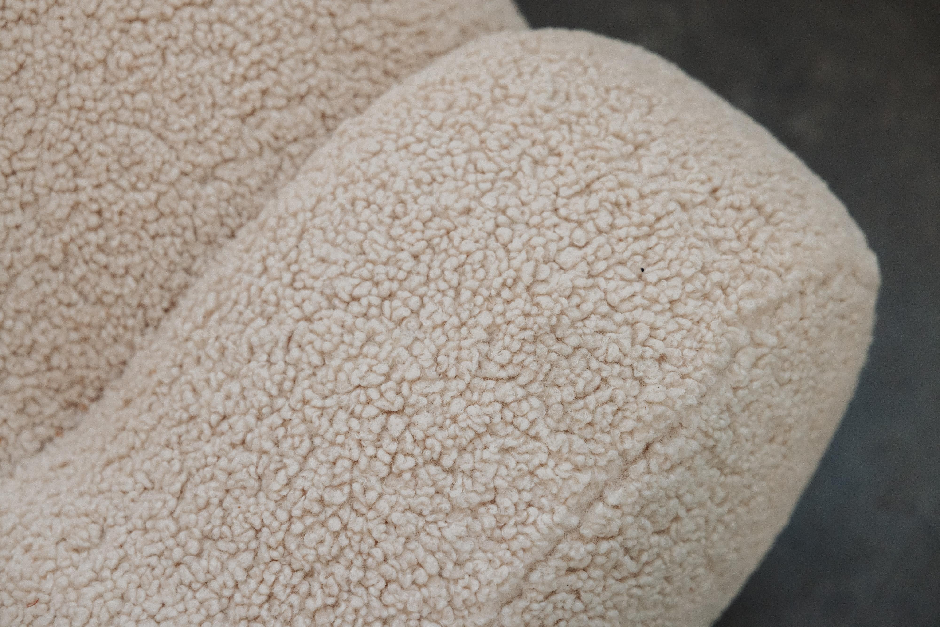 Vintage Pair of Upholstered Lounge Chairs From Italy, Circa 1960 in vendita 7