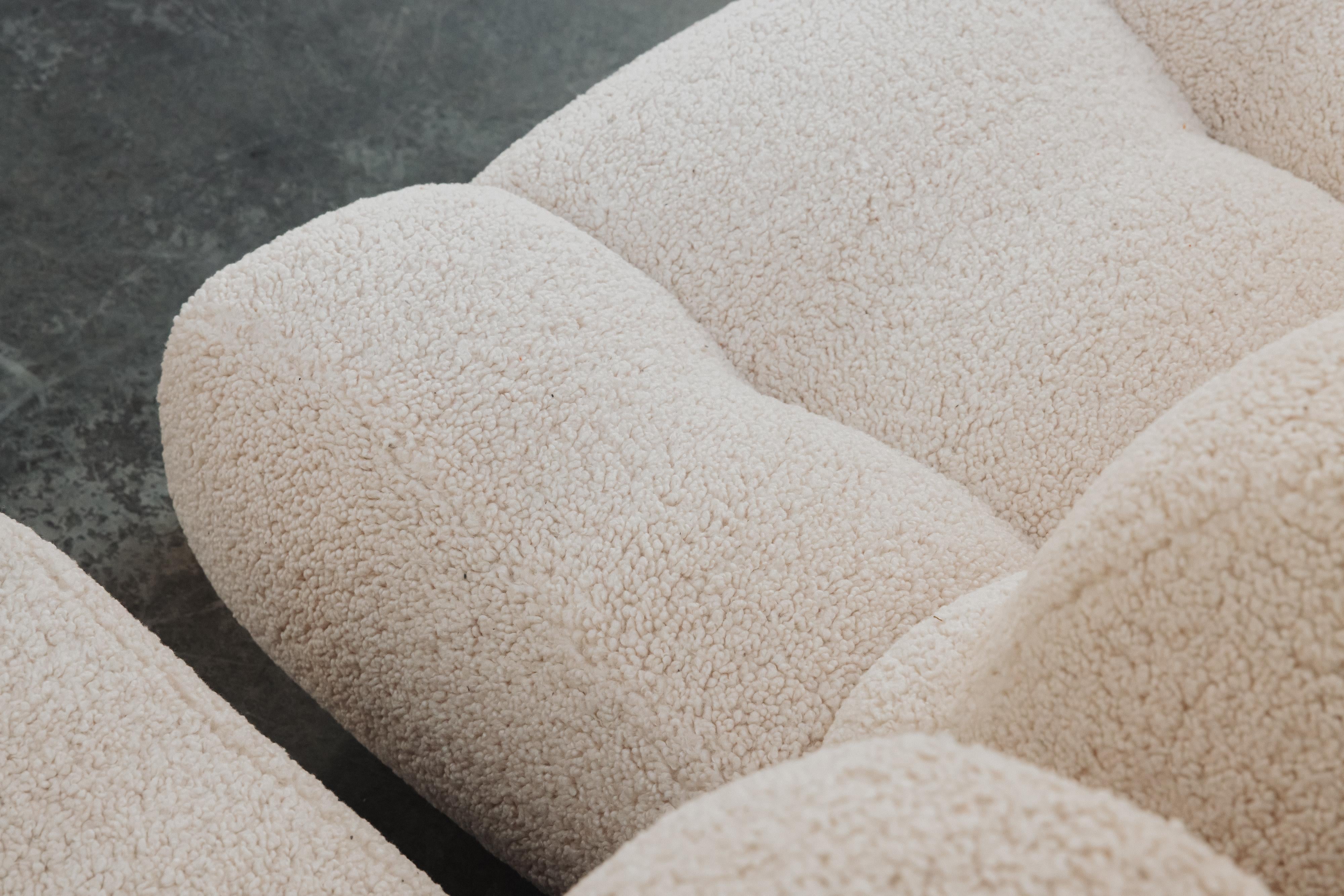 Vintage Pair of Upholstered Lounge Chairs From Italy, Circa 1960 in vendita 1