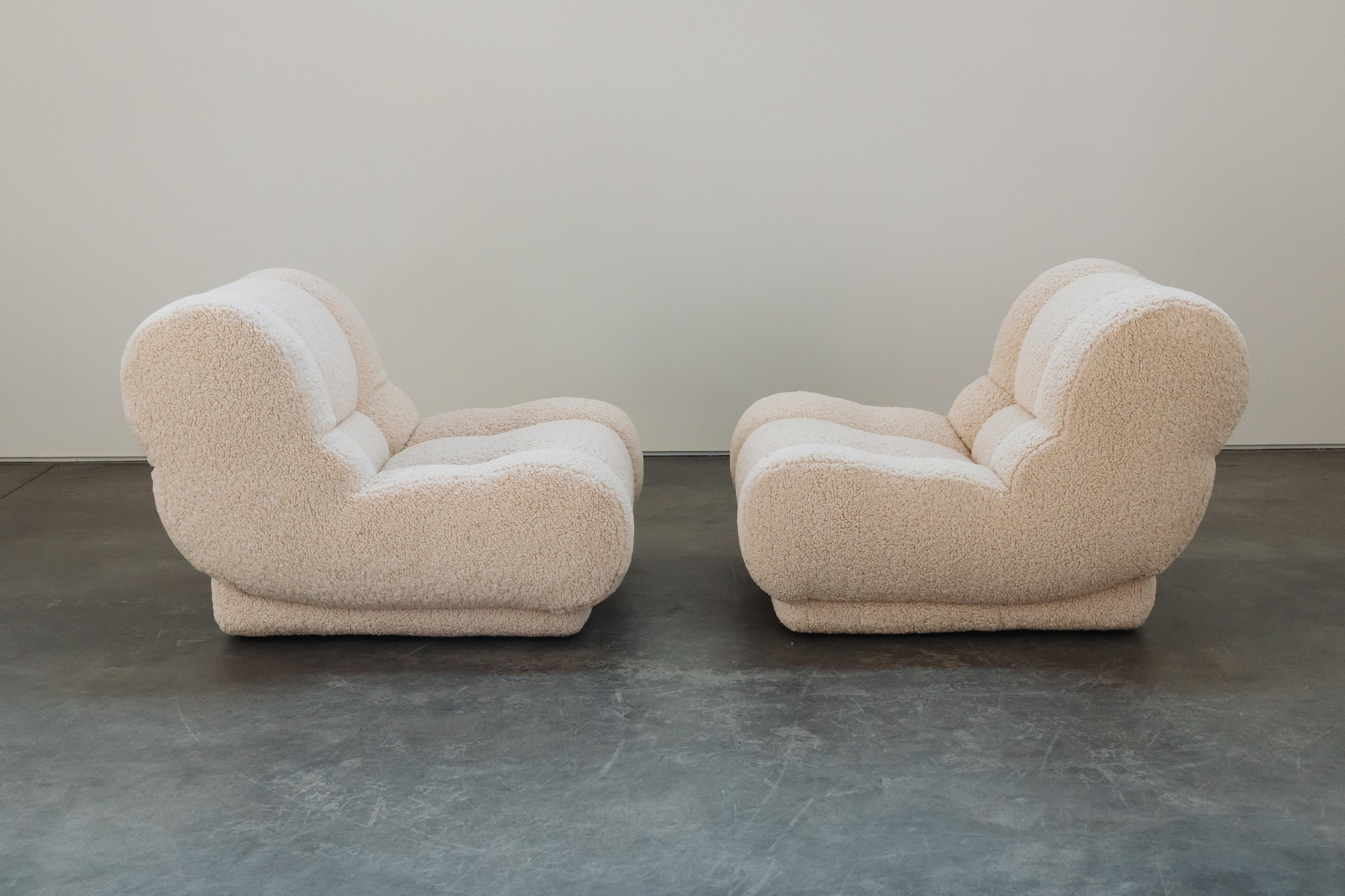 Vintage Pair of Upholstered Lounge Chairs From Italy, Circa 1960 in vendita 2