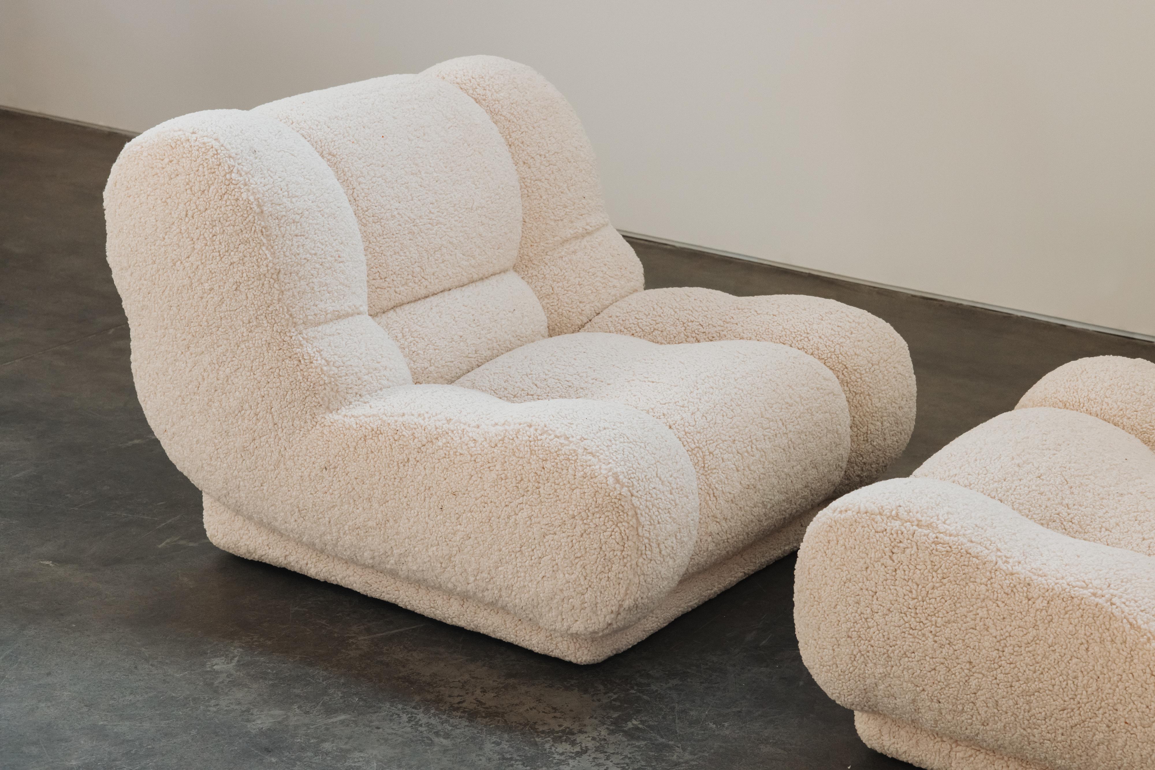 Vintage Pair of Upholstered Lounge Chairs From Italy, Circa 1960 in vendita 3