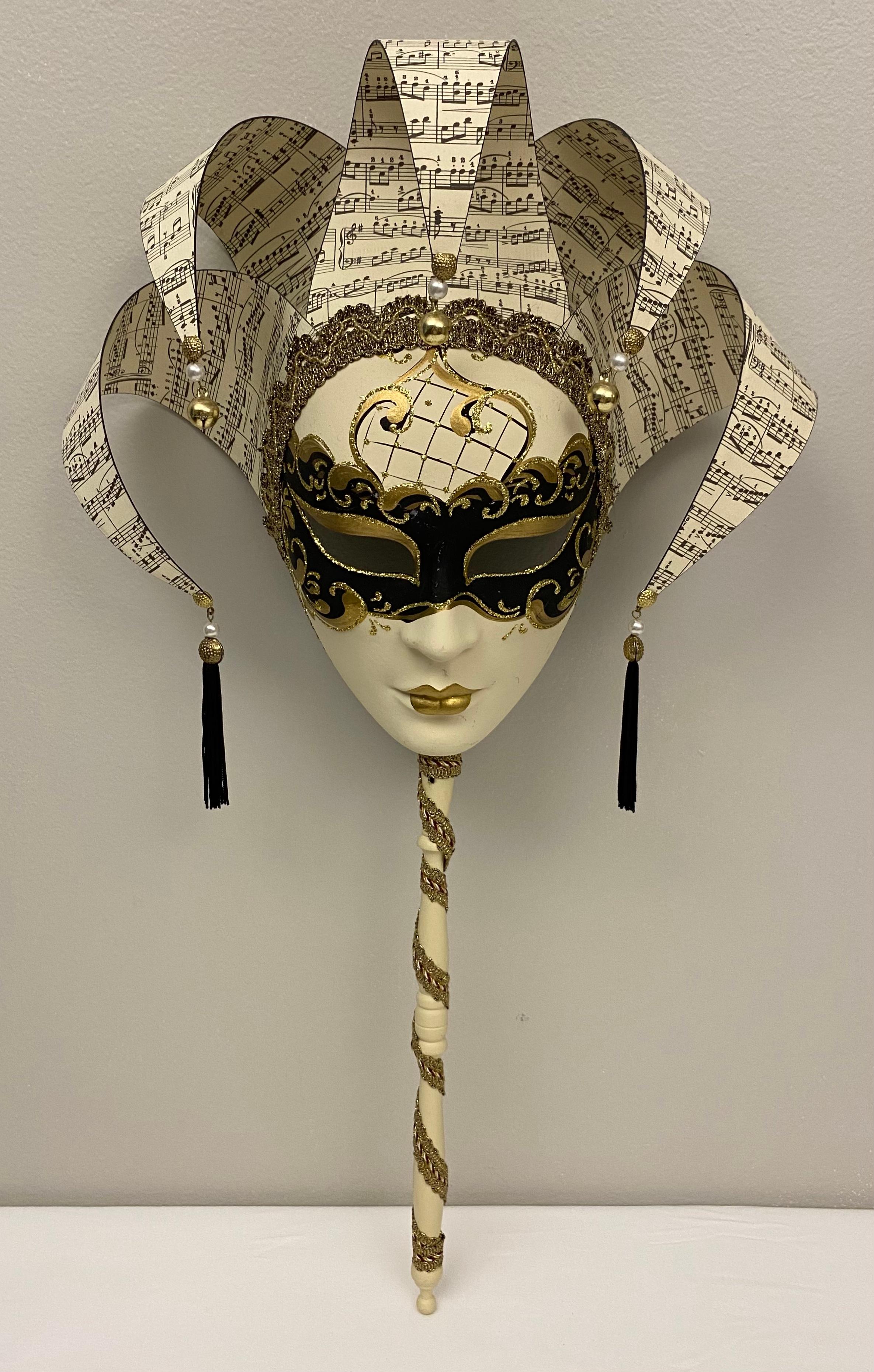 Paar venezianische Masken im Vintage-Stil auf Opernständern (20. Jahrhundert) im Angebot