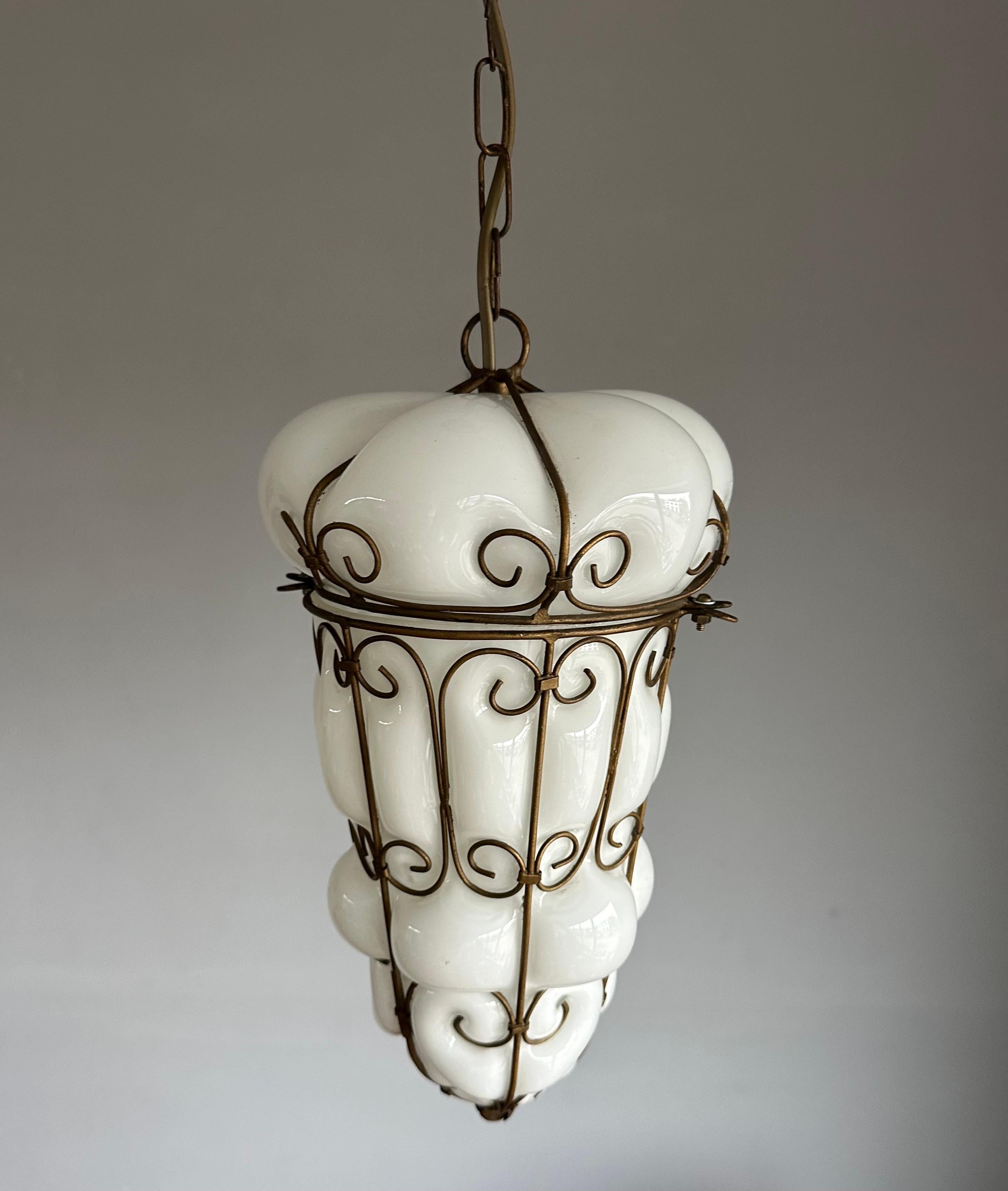 Coppia di lampade a sospensione di Murano vintage in vetro soffiato a bocca con montatura in ferro in vendita 3