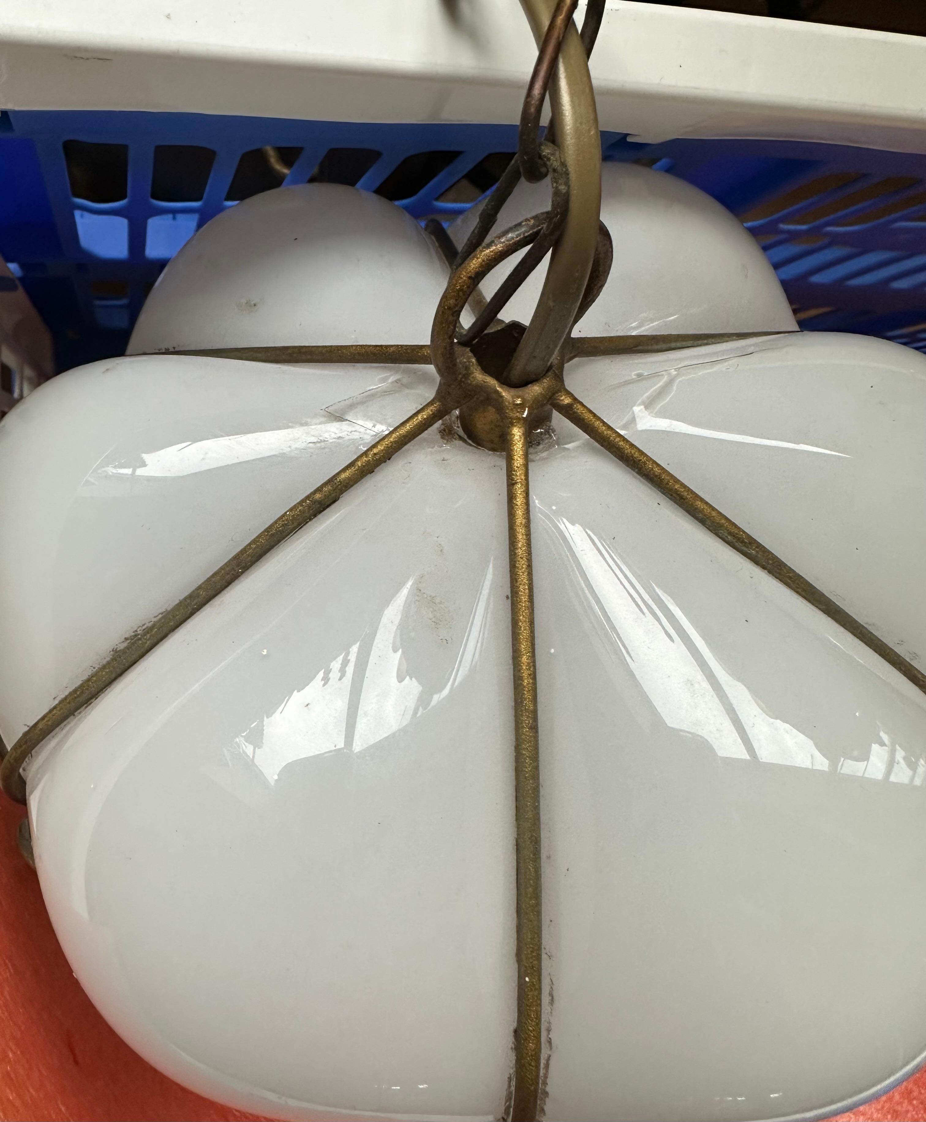 Coppia di lampade a sospensione di Murano vintage in vetro soffiato a bocca con montatura in ferro in vendita 11